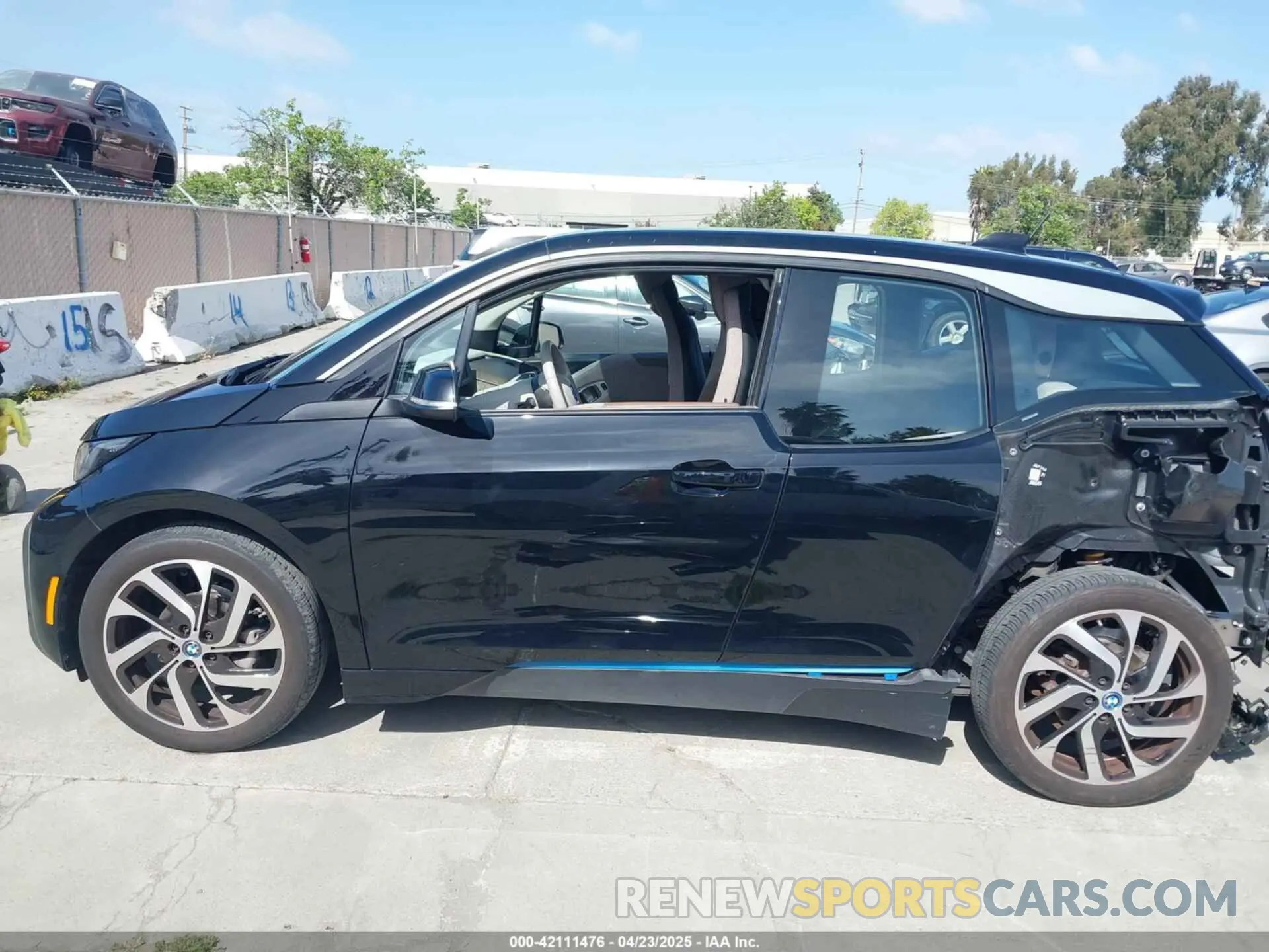 15 Photograph of a damaged car WBY8P2C04M7J50324 BMW I3 2021
