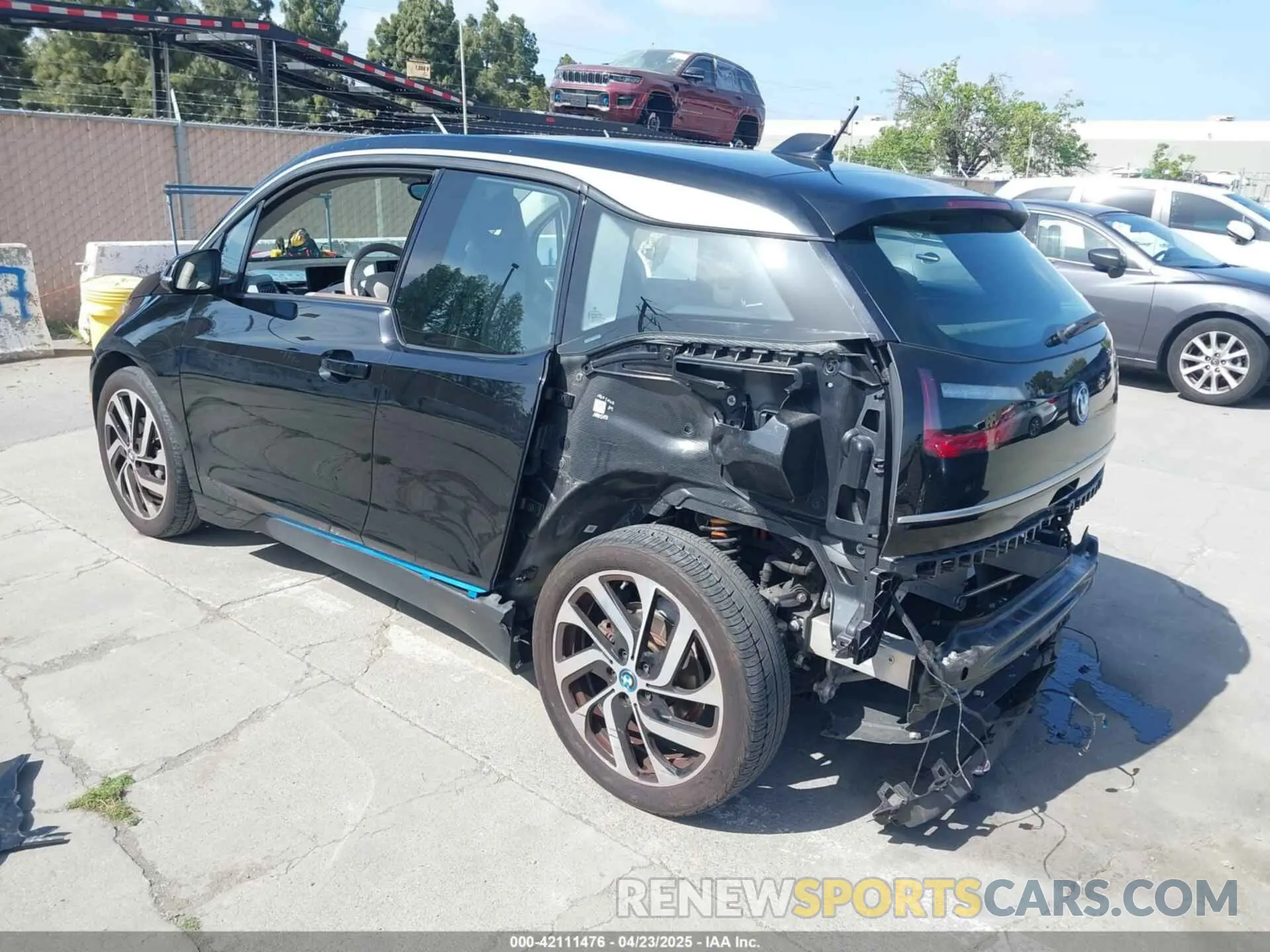 3 Photograph of a damaged car WBY8P2C04M7J50324 BMW I3 2021