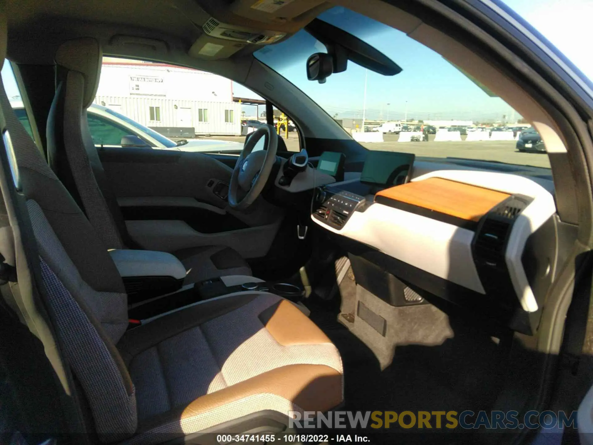 5 Photograph of a damaged car WBY8P2C06M7J18815 BMW I3 2021