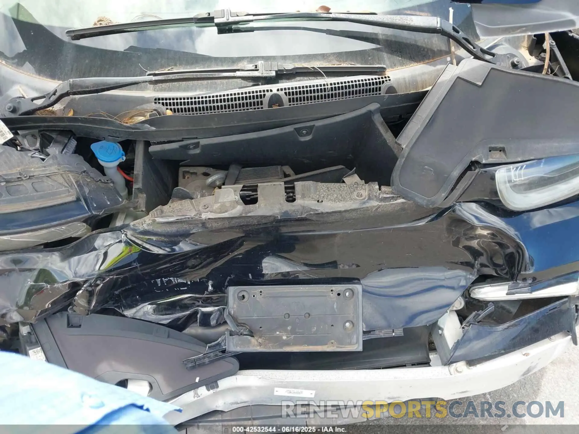 10 Photograph of a damaged car WBY8P6C52K7D94279 BMW I3S 2019