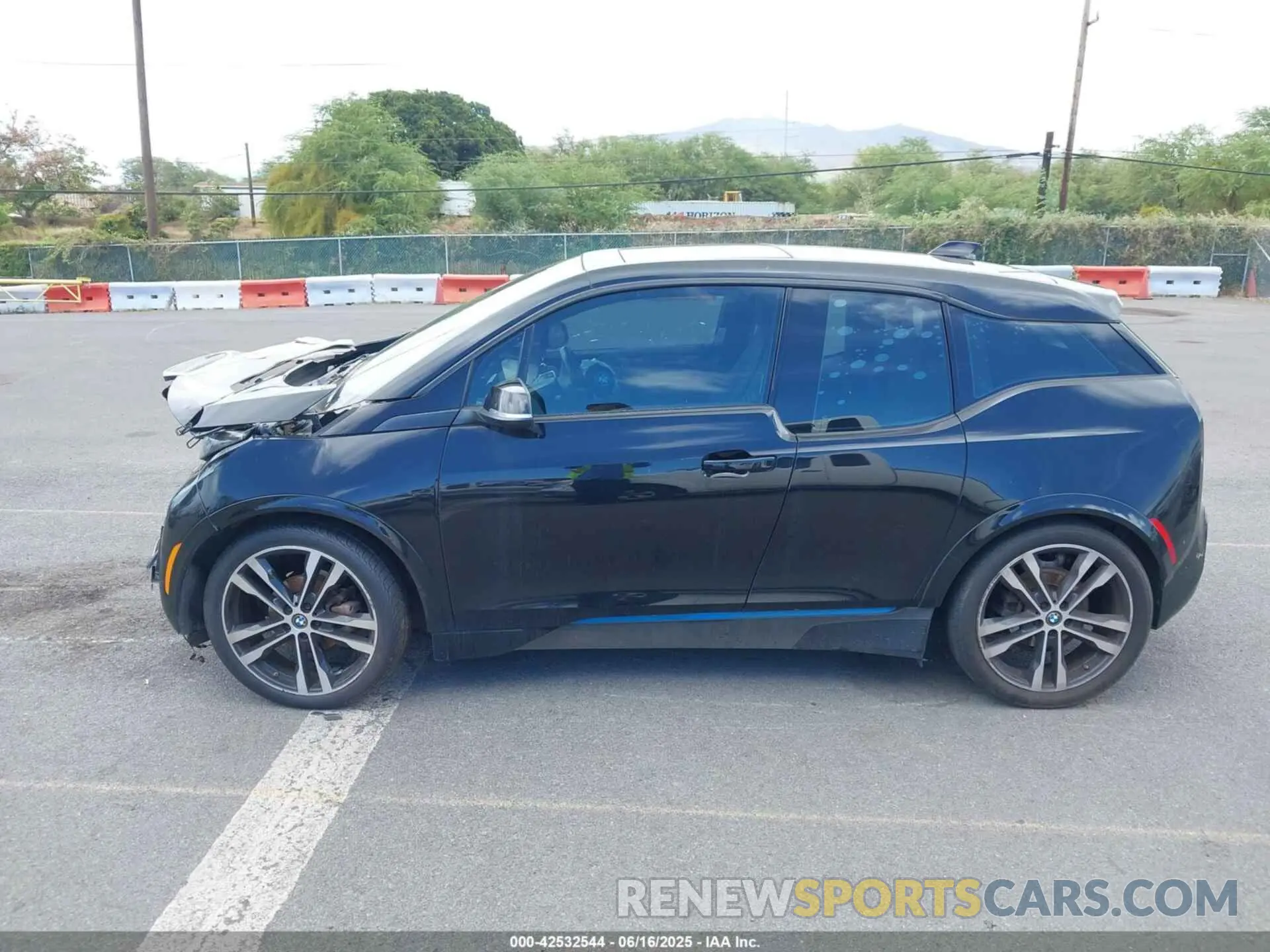 14 Photograph of a damaged car WBY8P6C52K7D94279 BMW I3S 2019