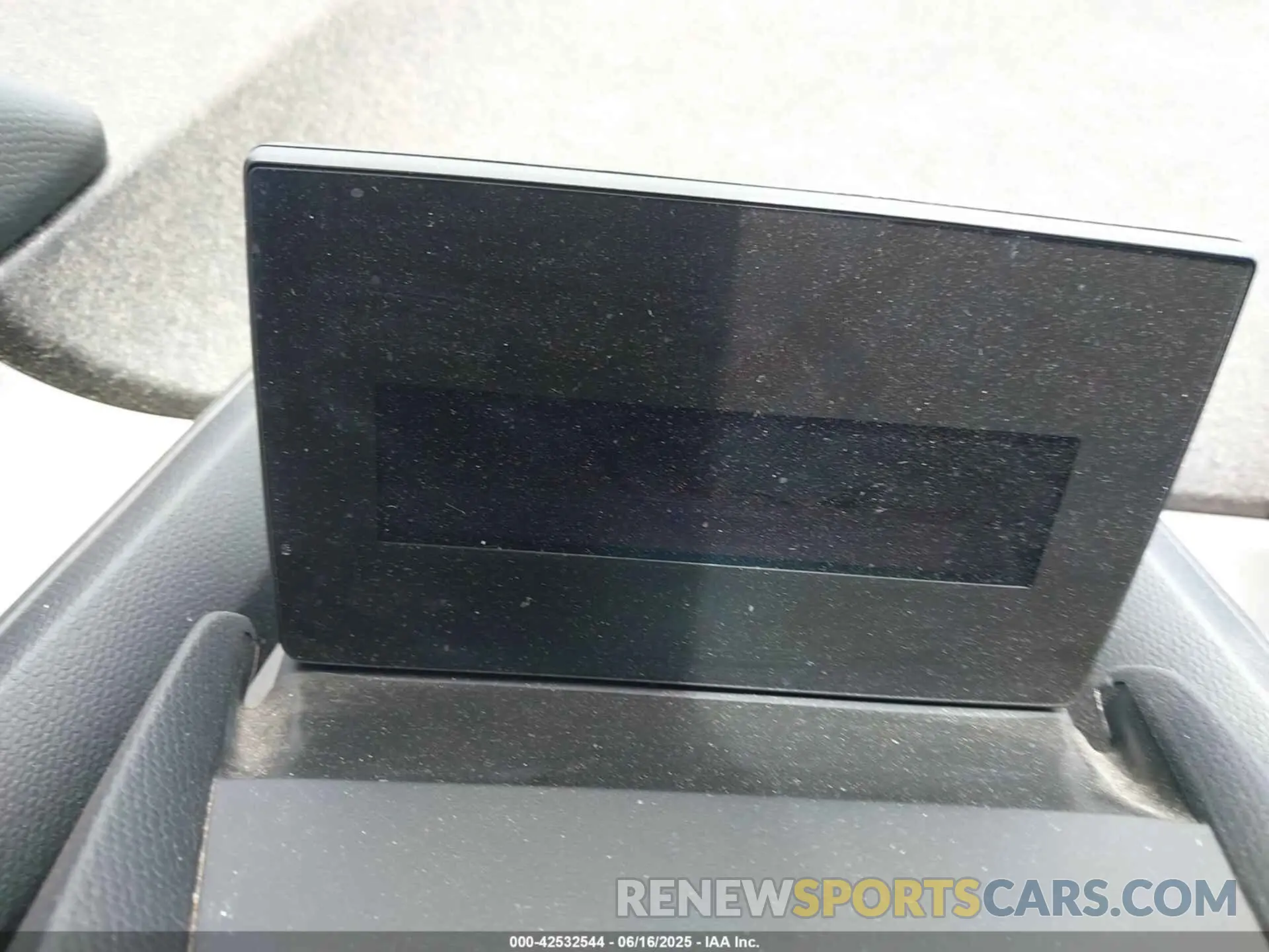 17 Photograph of a damaged car WBY8P6C52K7D94279 BMW I3S 2019