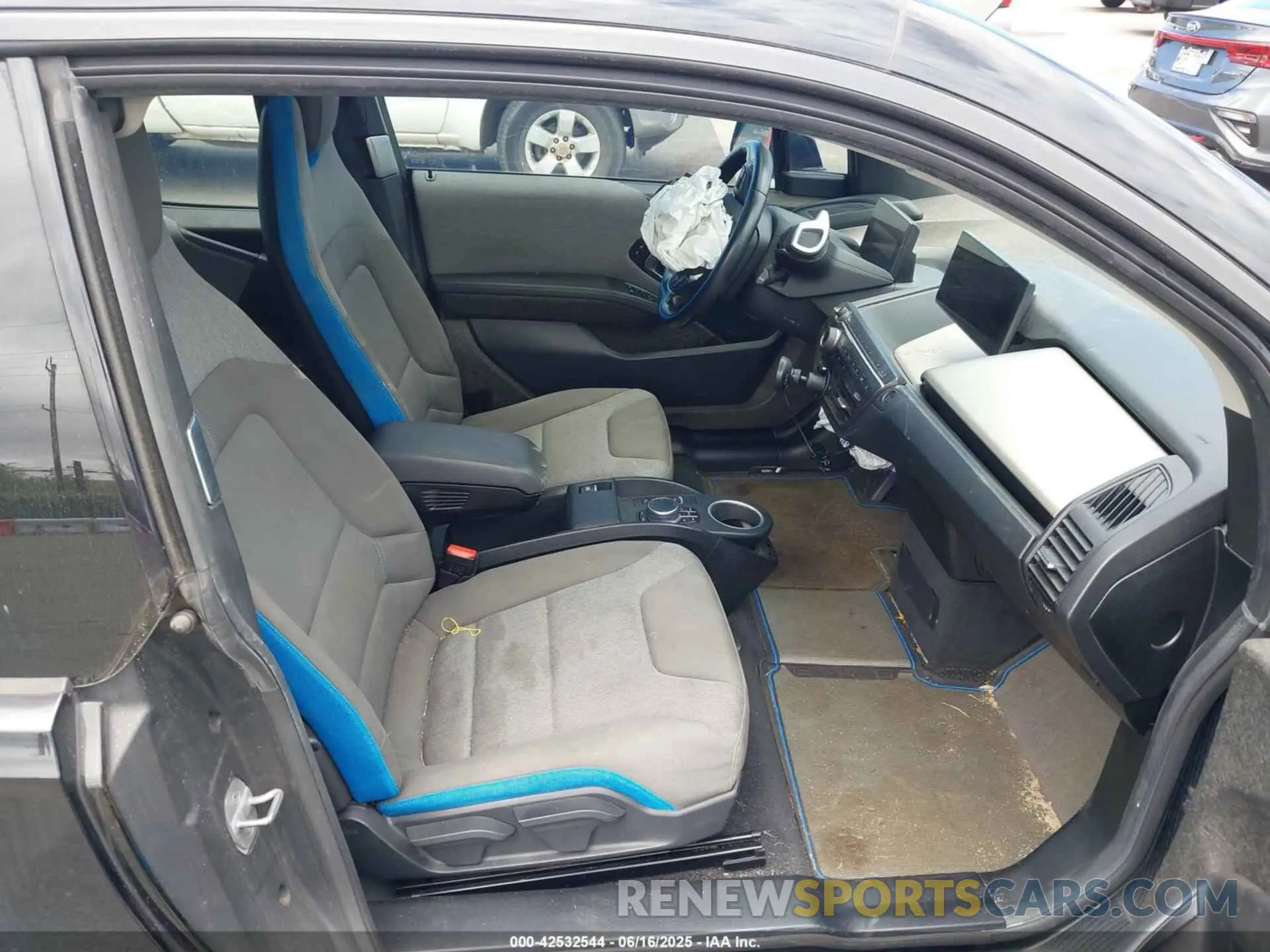 5 Photograph of a damaged car WBY8P6C52K7D94279 BMW I3S 2019