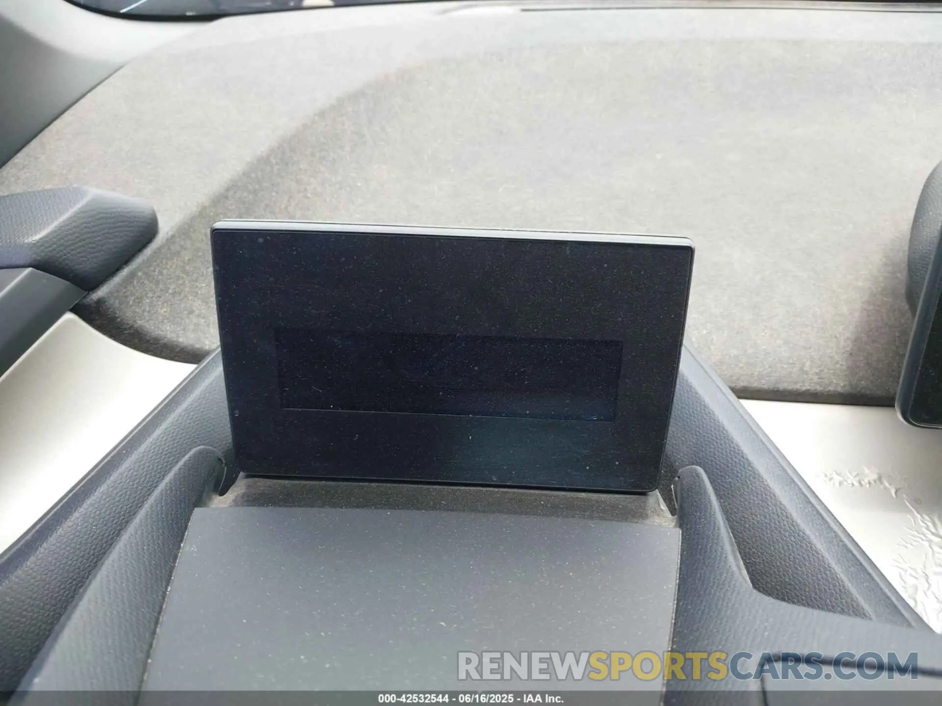 7 Photograph of a damaged car WBY8P6C52K7D94279 BMW I3S 2019
