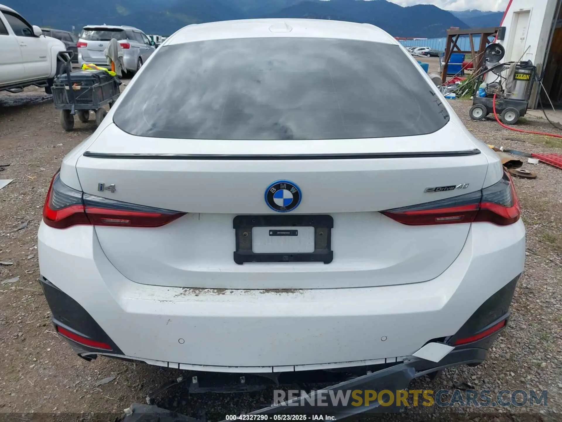 17 Photograph of a damaged car WBY73AW06RFS63542 BMW I4 2024