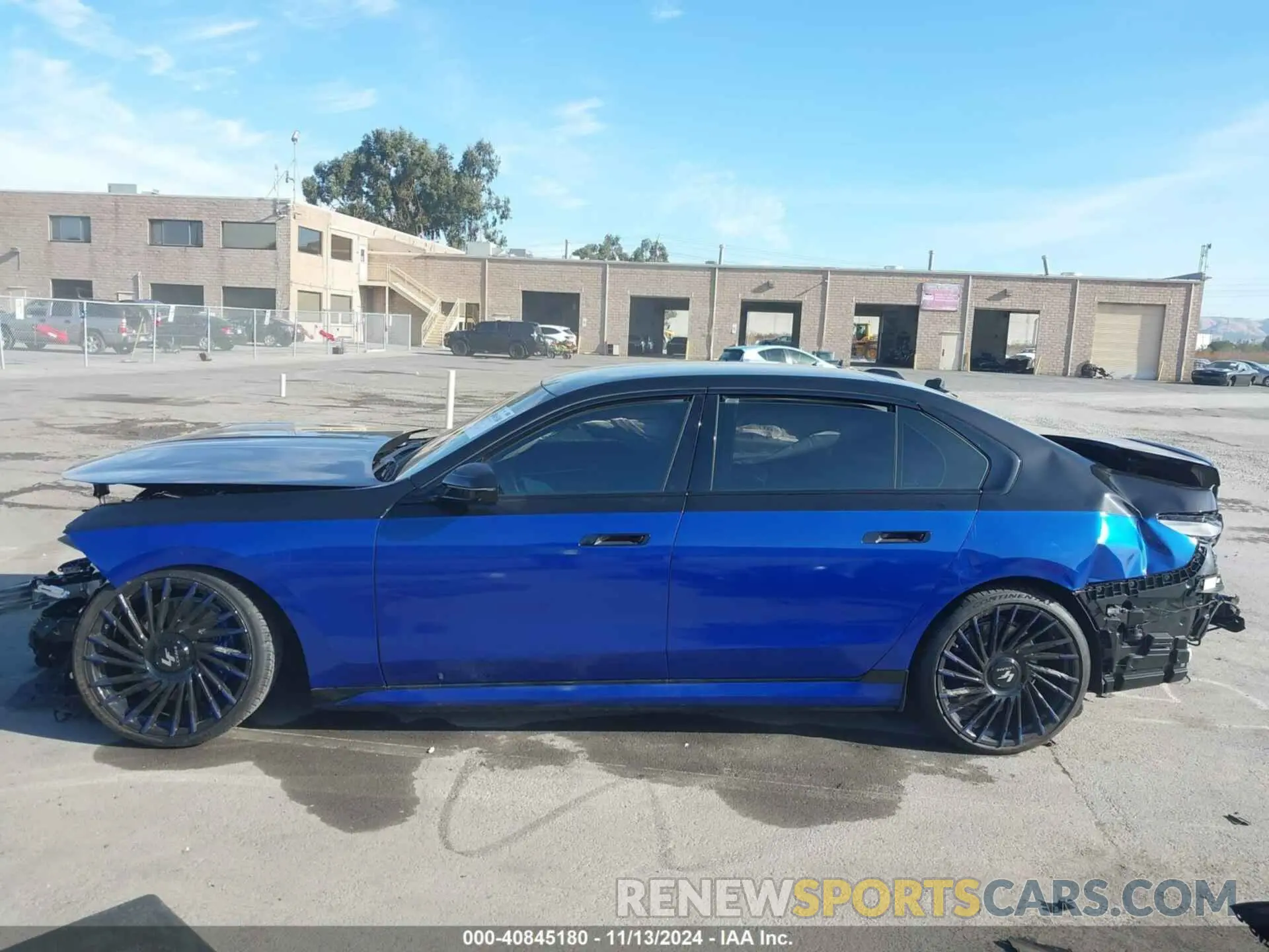 14 Photograph of a damaged car WBY53EJ05PCN86100 BMW I7 2023