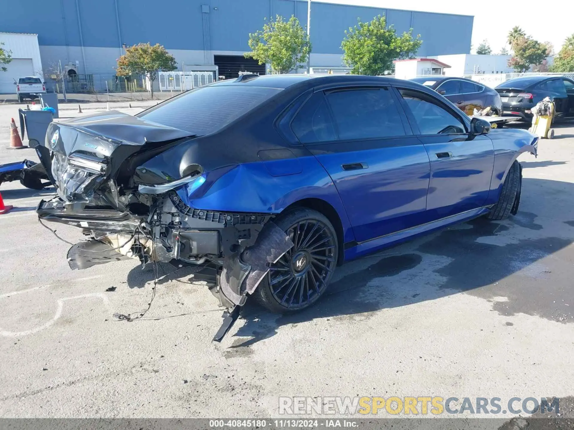4 Photograph of a damaged car WBY53EJ05PCN86100 BMW I7 2023