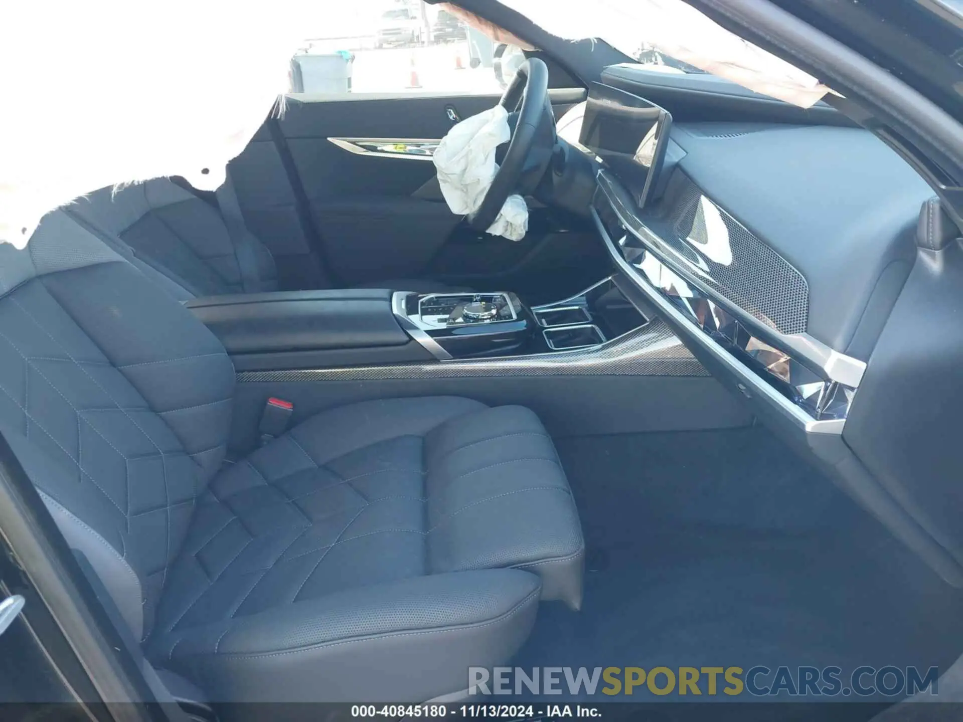 5 Photograph of a damaged car WBY53EJ05PCN86100 BMW I7 2023