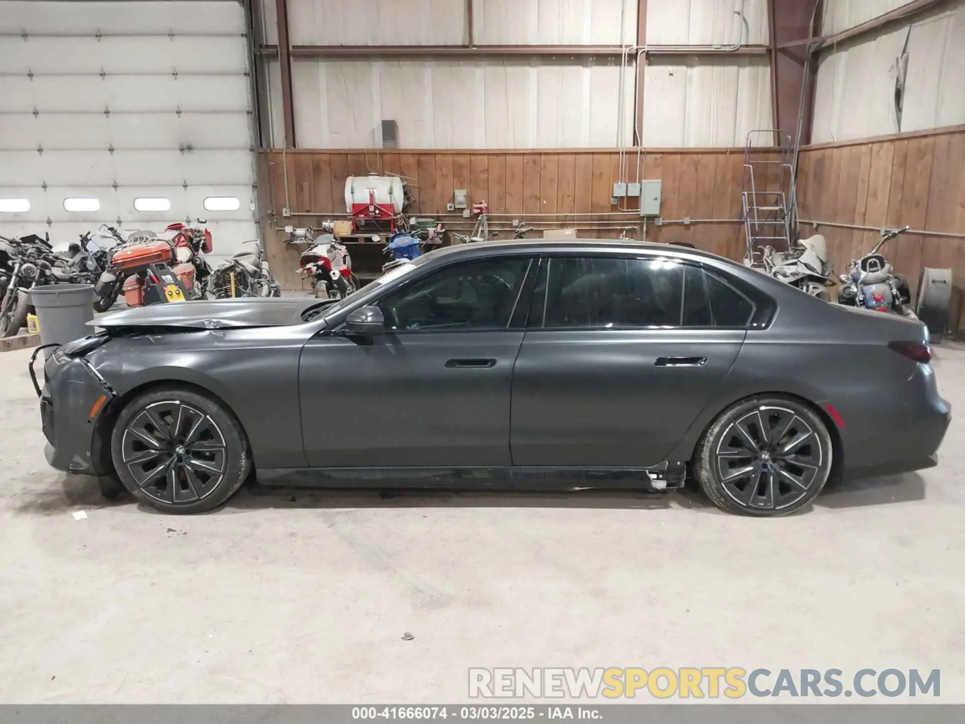 15 Photograph of a damaged car WBY53EJ07PCM80196 BMW I7 2023