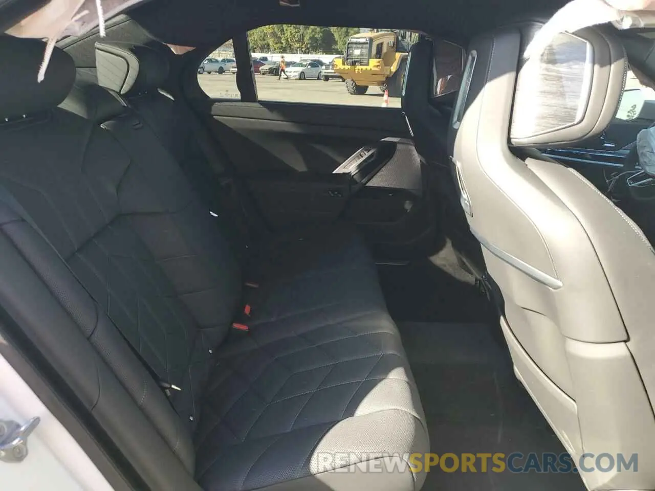 10 Photograph of a damaged car WBY43EJ04RCS69245 BMW I7 EDRIVE5 2024
