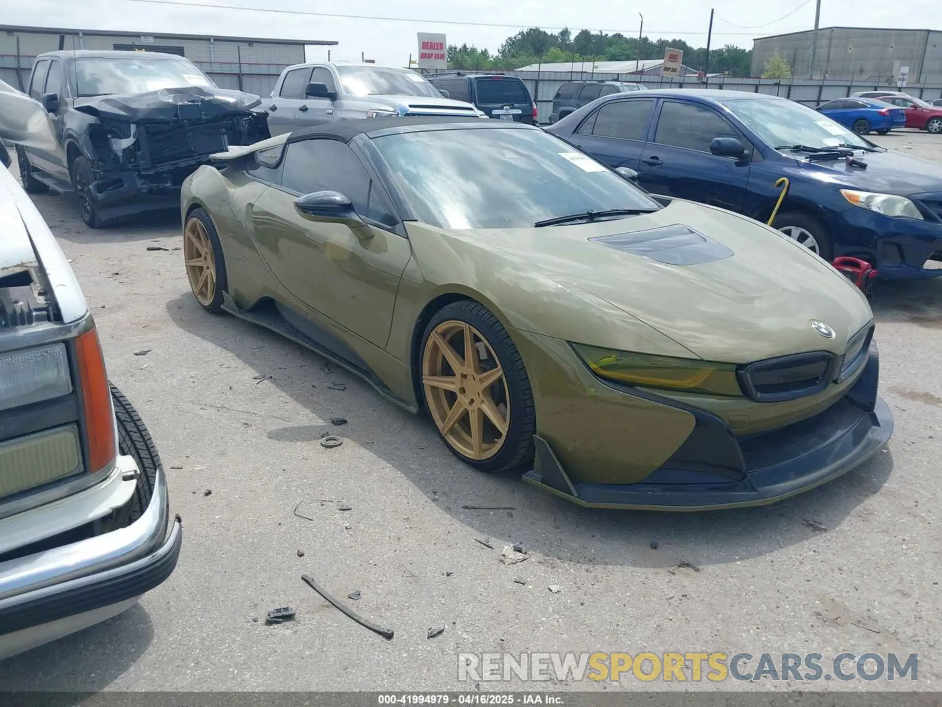 1 Photograph of a damaged car WBY2Z6C52KVG98174 BMW I8 2019