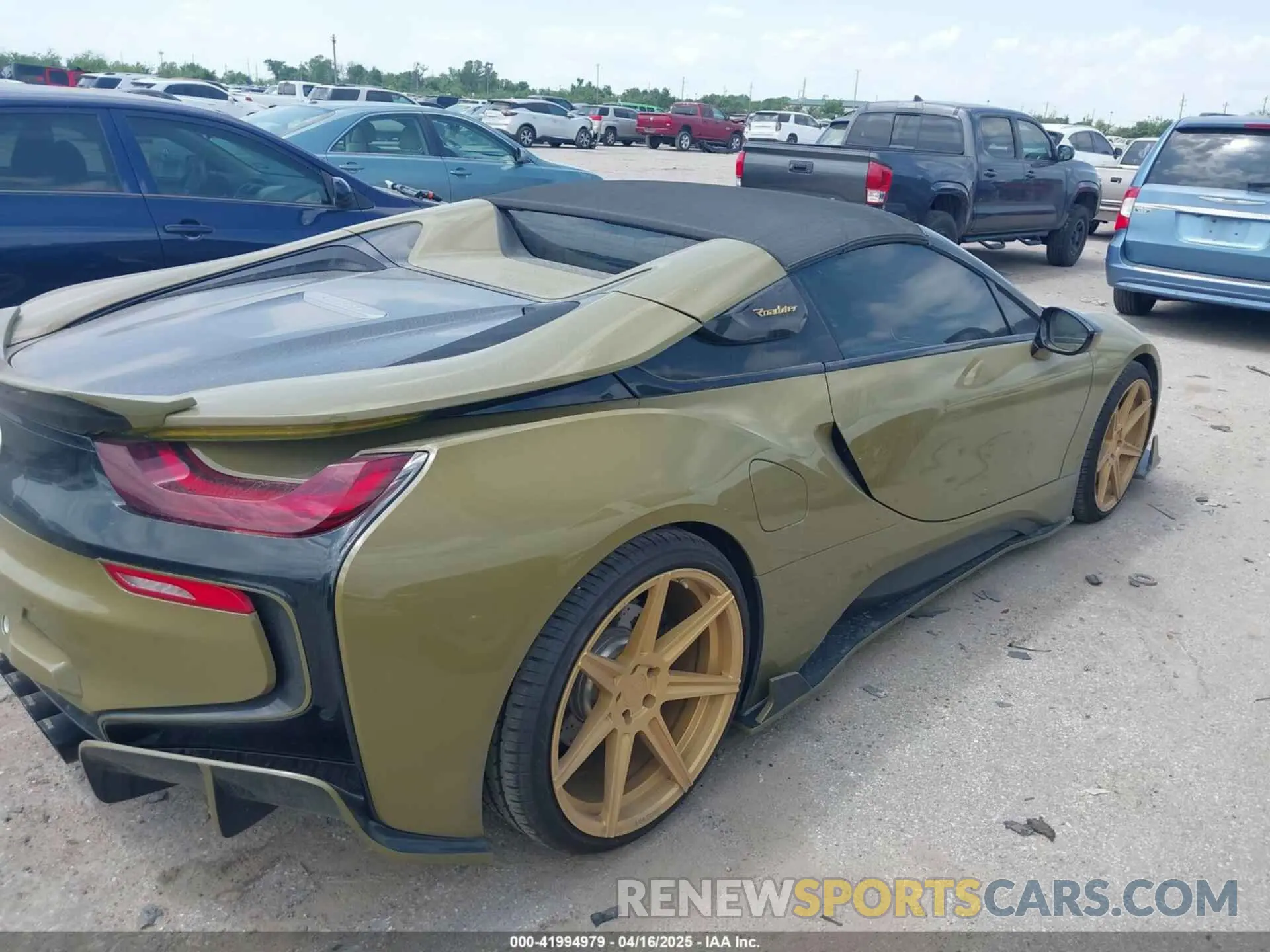 13 Photograph of a damaged car WBY2Z6C52KVG98174 BMW I8 2019
