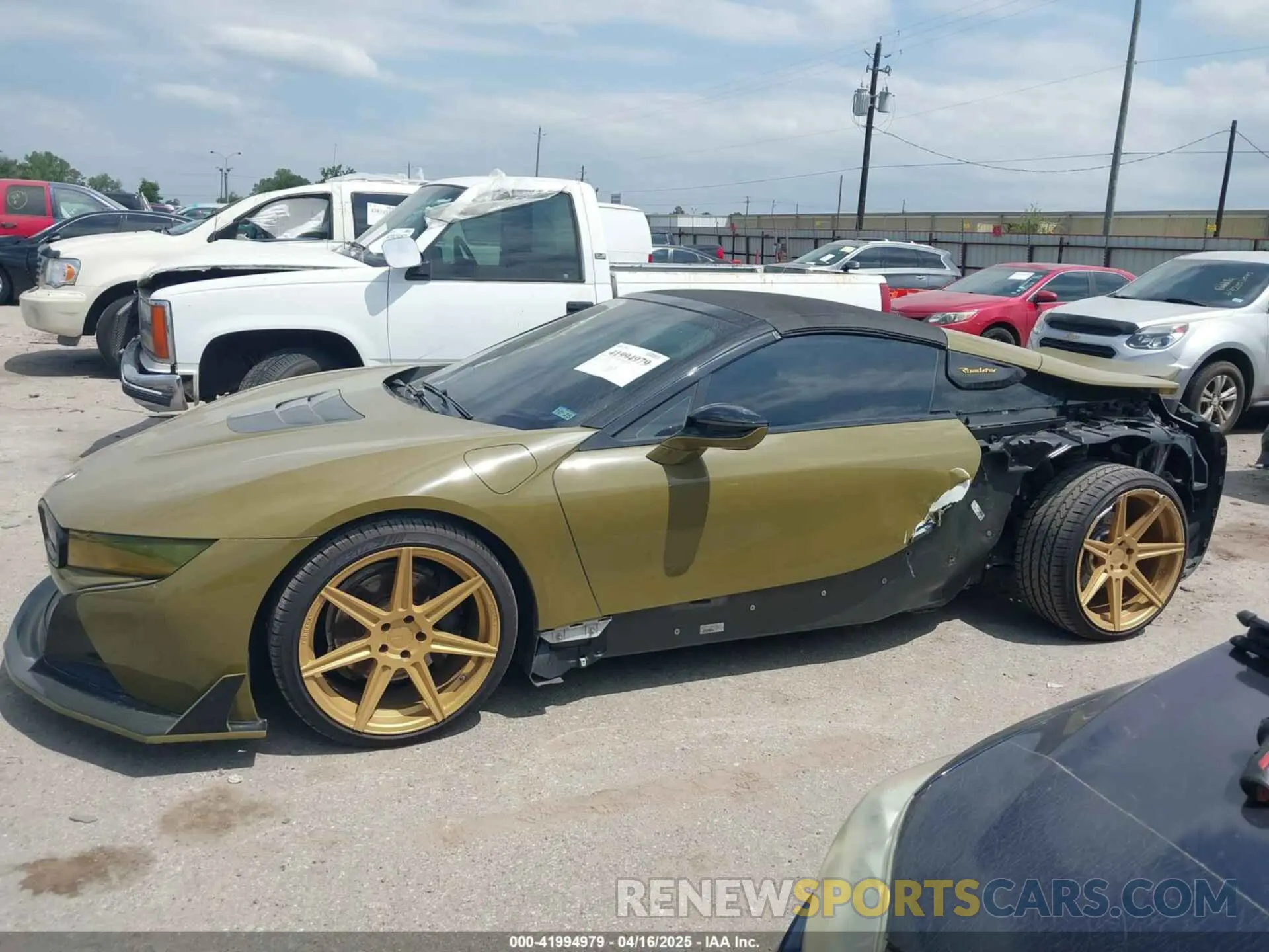 14 Photograph of a damaged car WBY2Z6C52KVG98174 BMW I8 2019