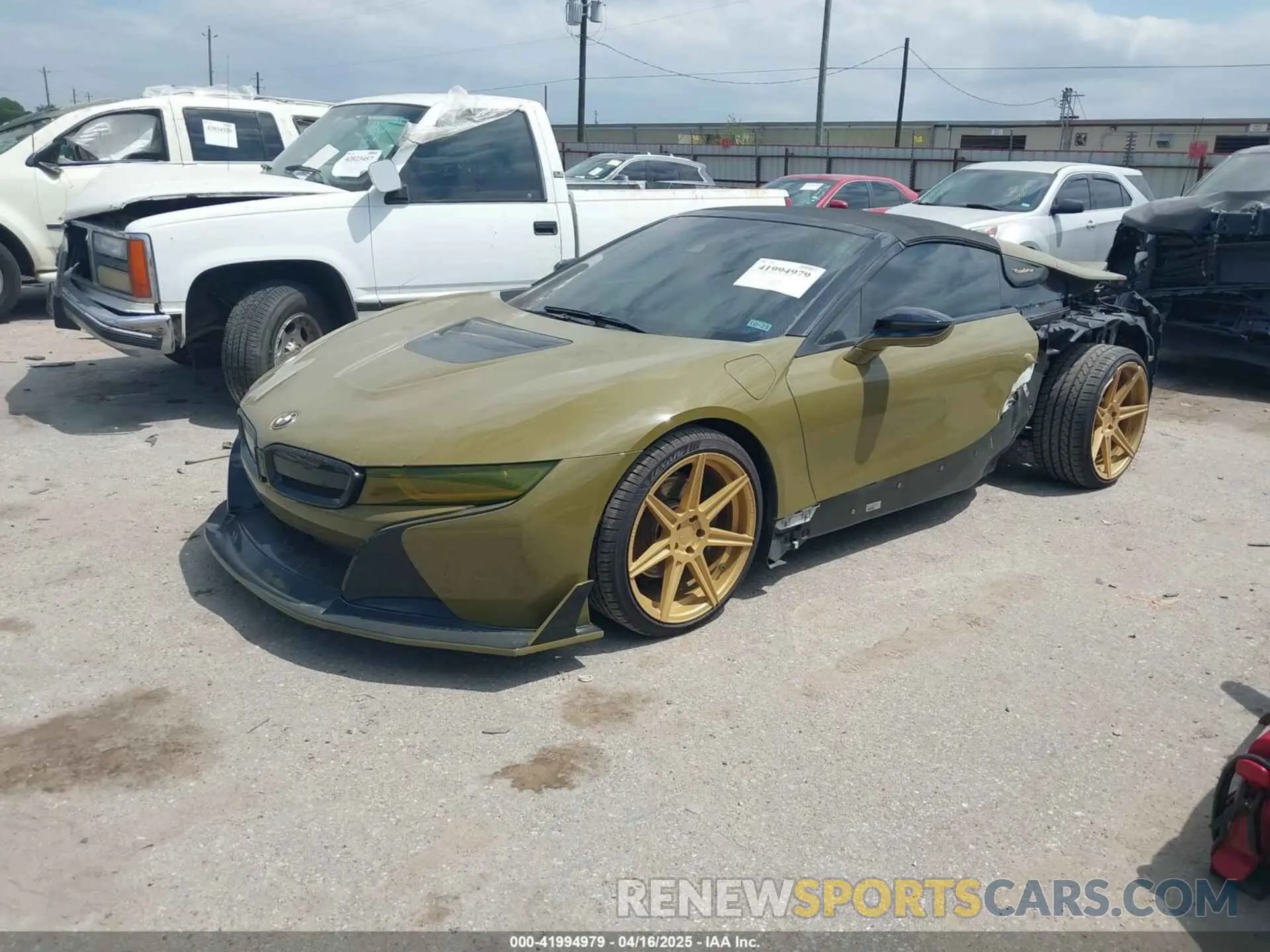 2 Photograph of a damaged car WBY2Z6C52KVG98174 BMW I8 2019