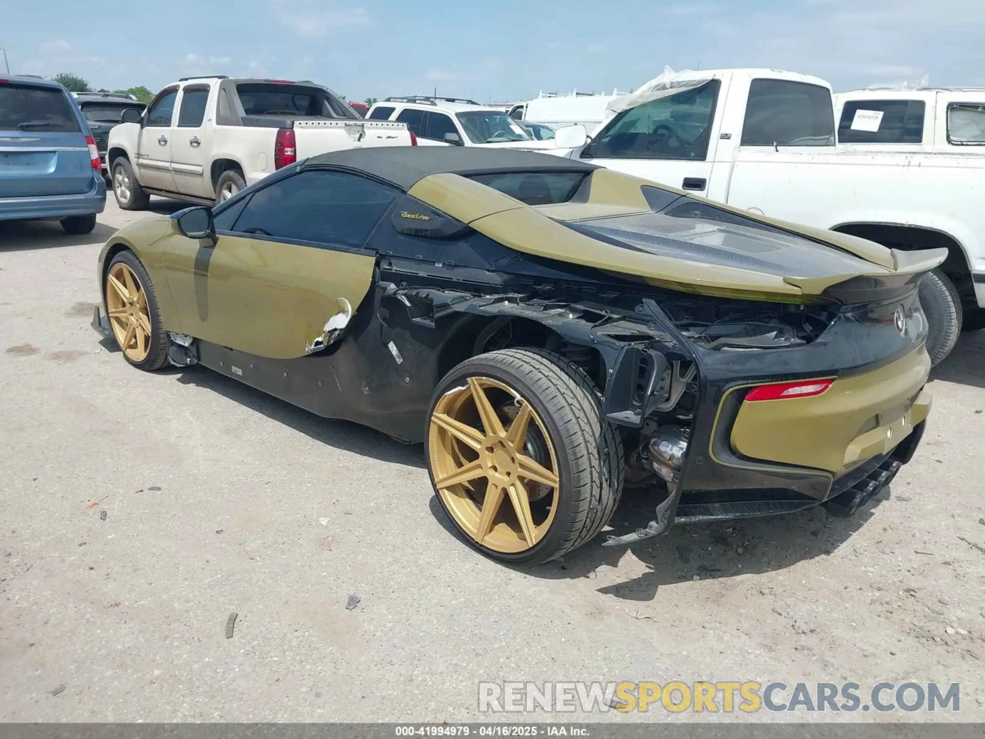 3 Photograph of a damaged car WBY2Z6C52KVG98174 BMW I8 2019