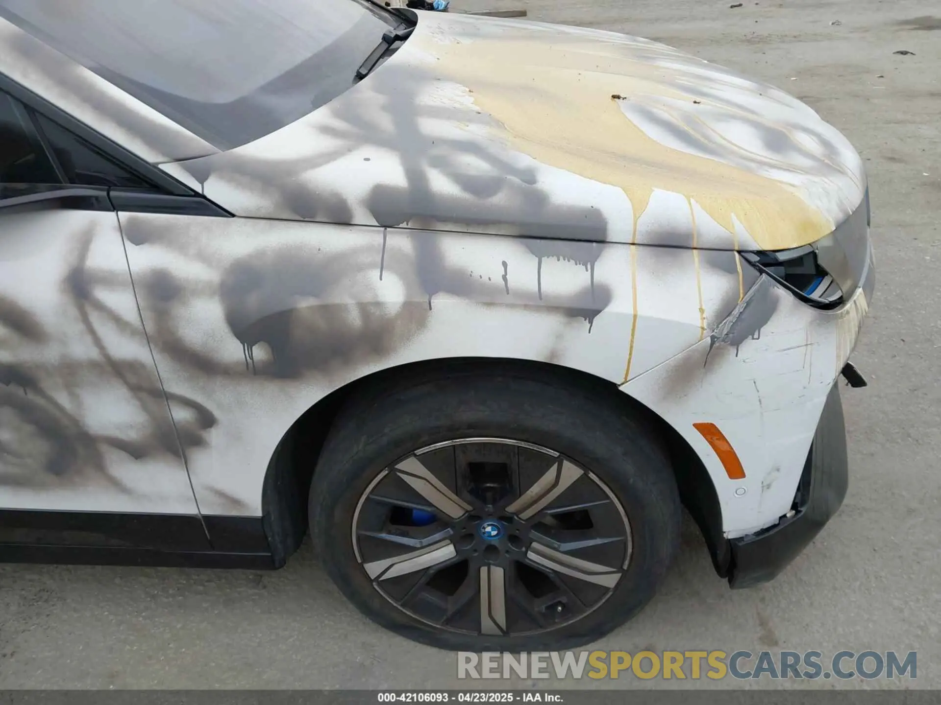 19 Photograph of a damaged car WB523CF01NCK27983 BMW IX 2022