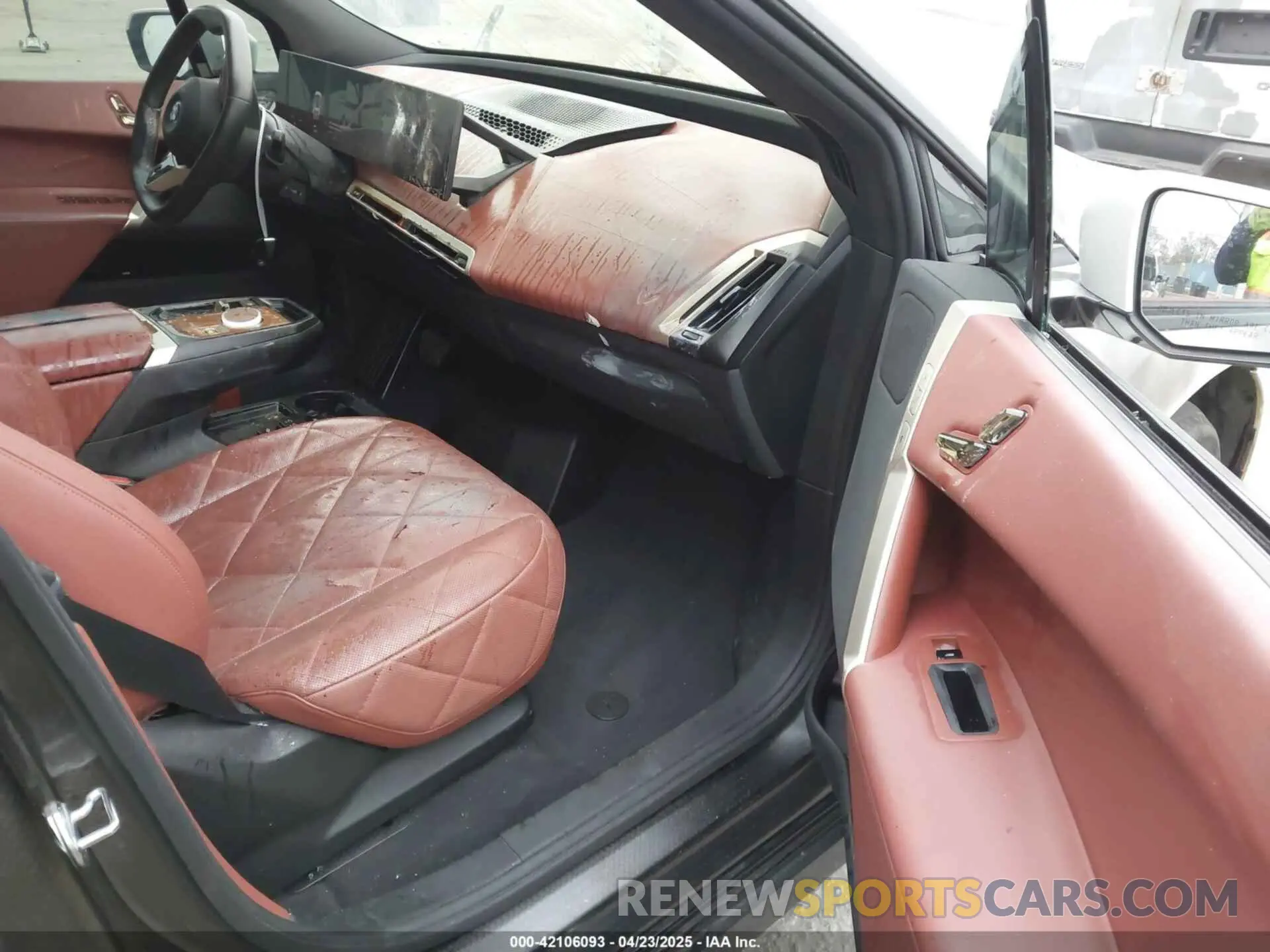 5 Photograph of a damaged car WB523CF01NCK27983 BMW IX 2022
