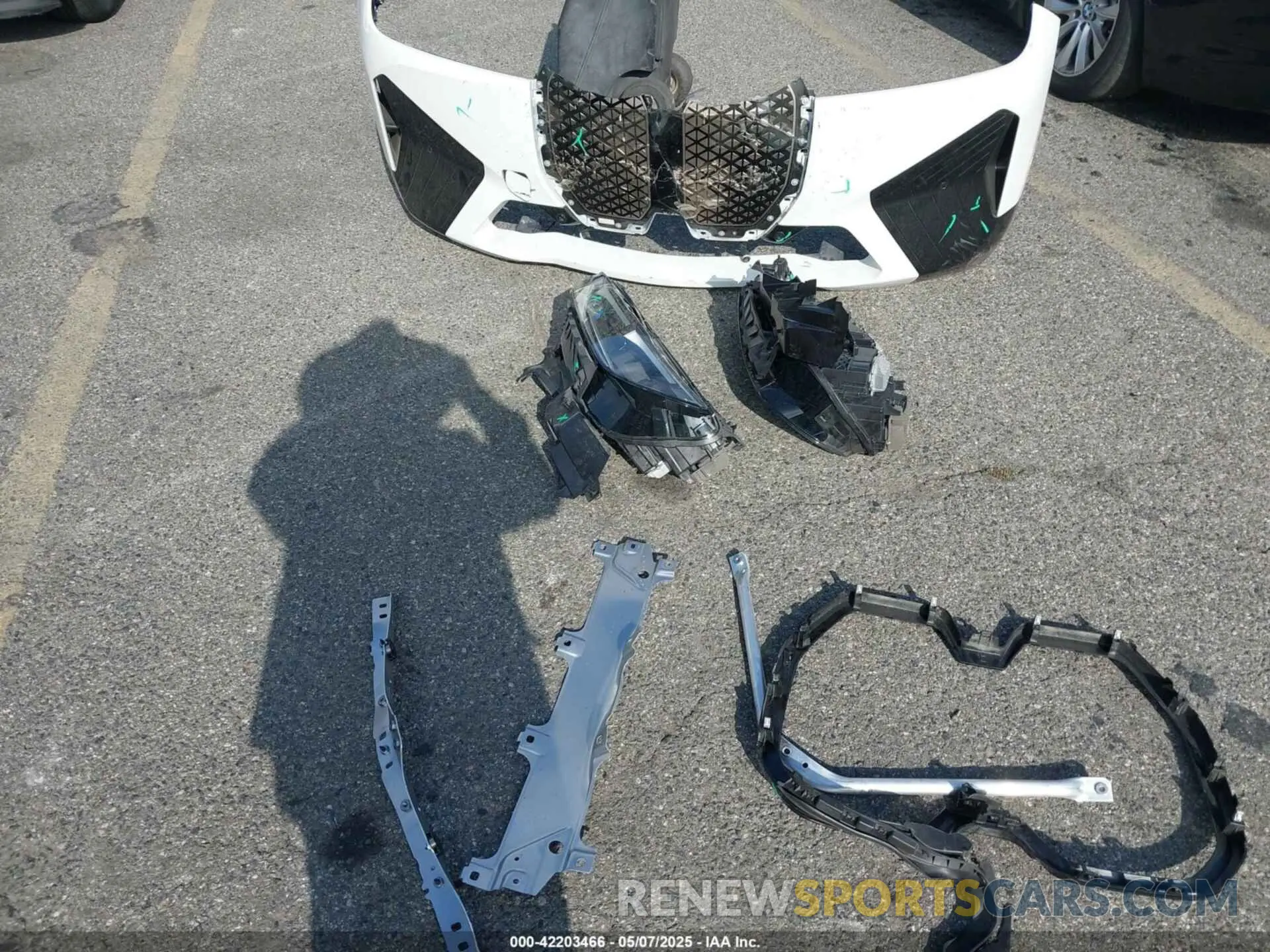 12 Photograph of a damaged car WB533CF02PCM67096 BMW IX 2023