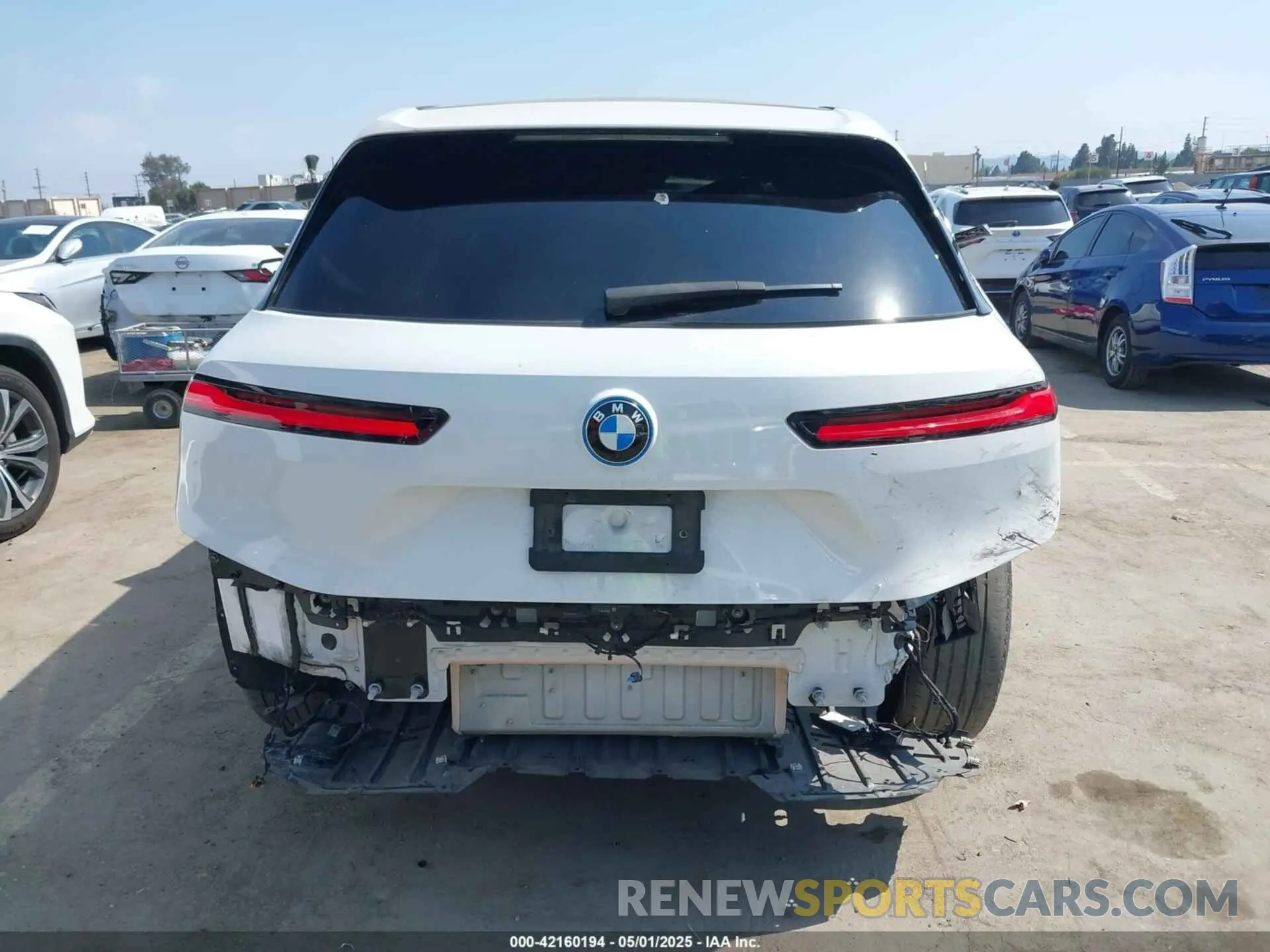17 Photograph of a damaged car WB523CF07RCN60873 BMW IX 2024