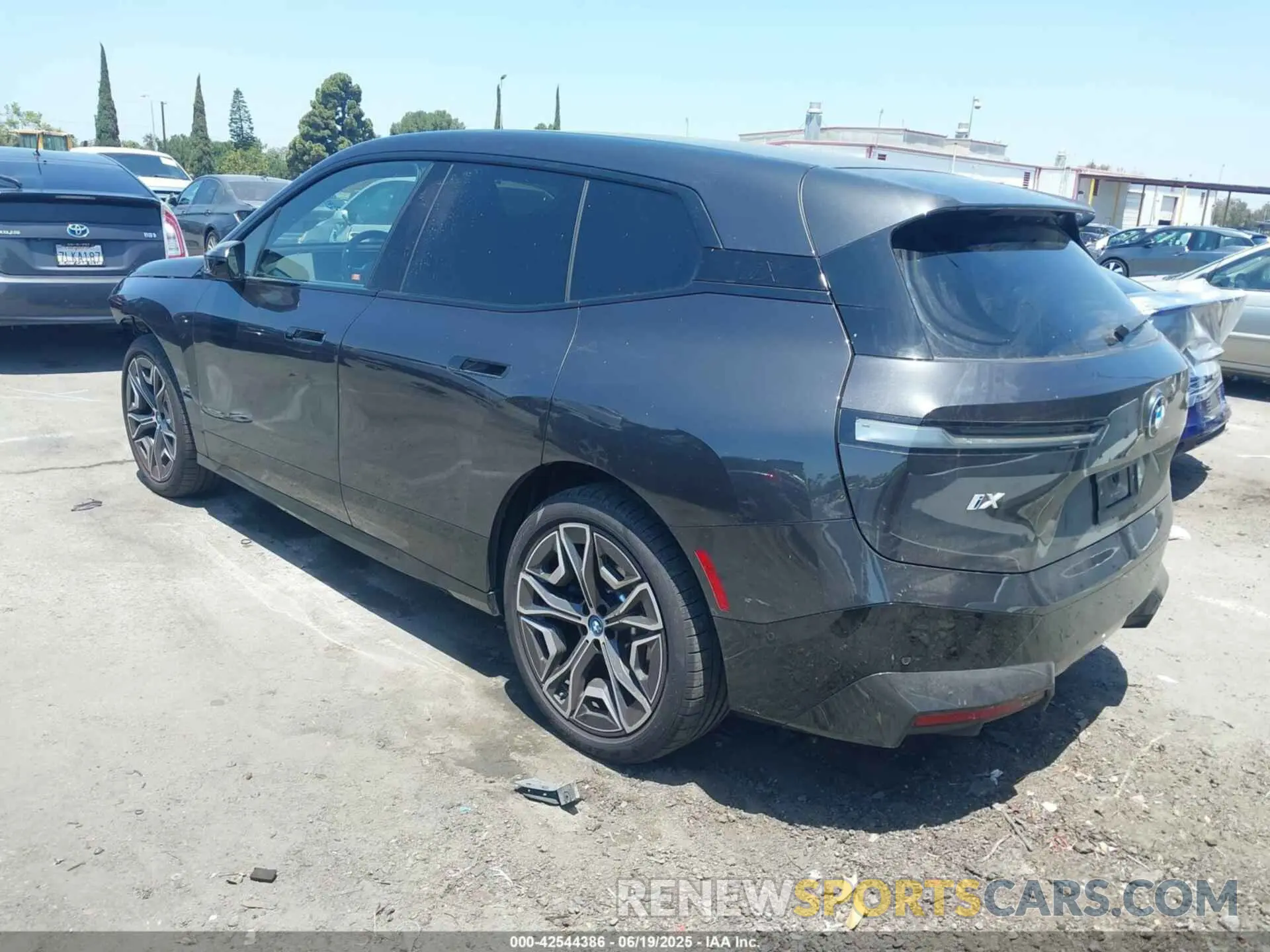 3 Photograph of a damaged car WB523CF04SCT83589 BMW IX 2025