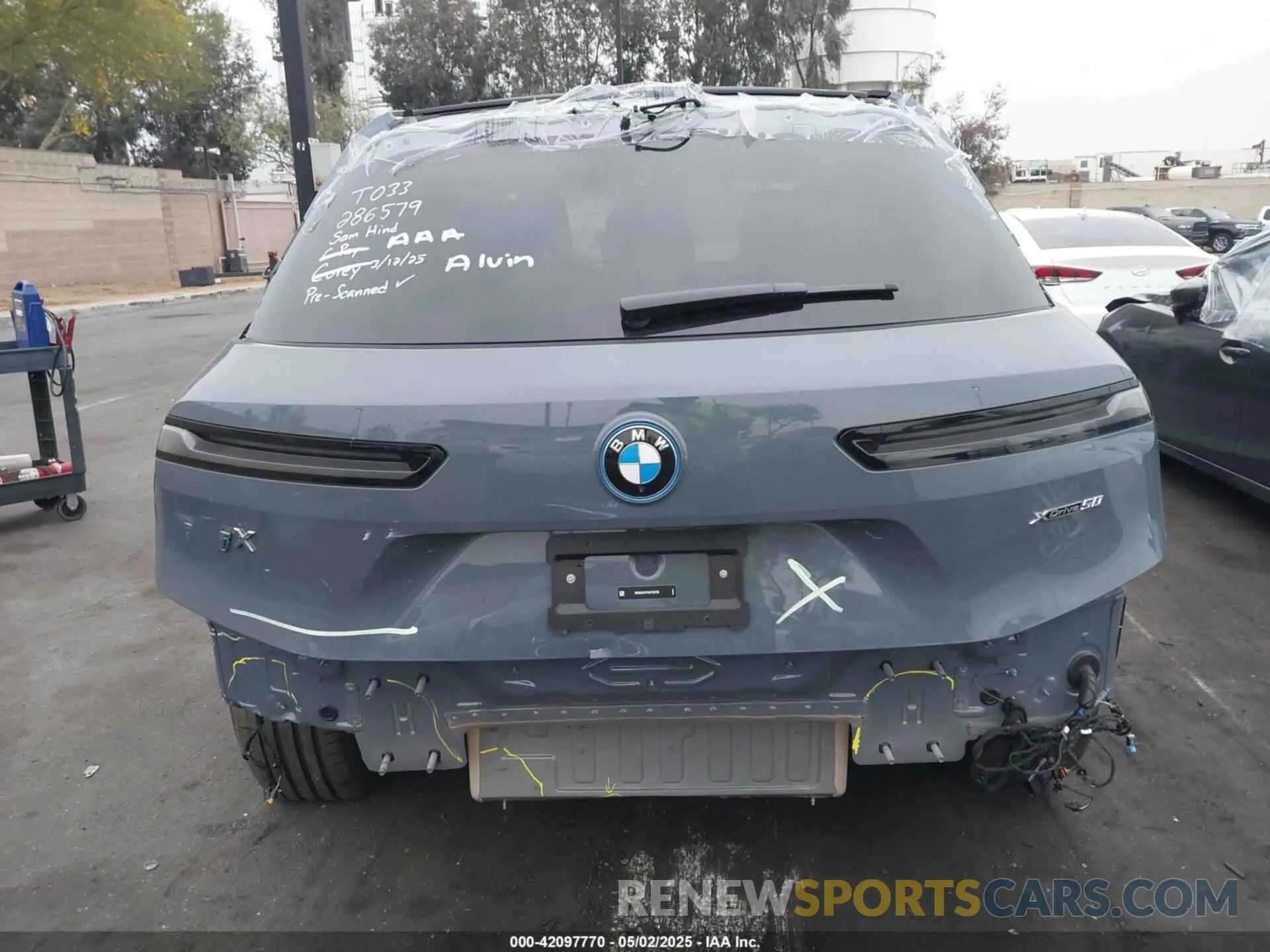 17 Photograph of a damaged car WB523CF07SCT32782 BMW IX 2025