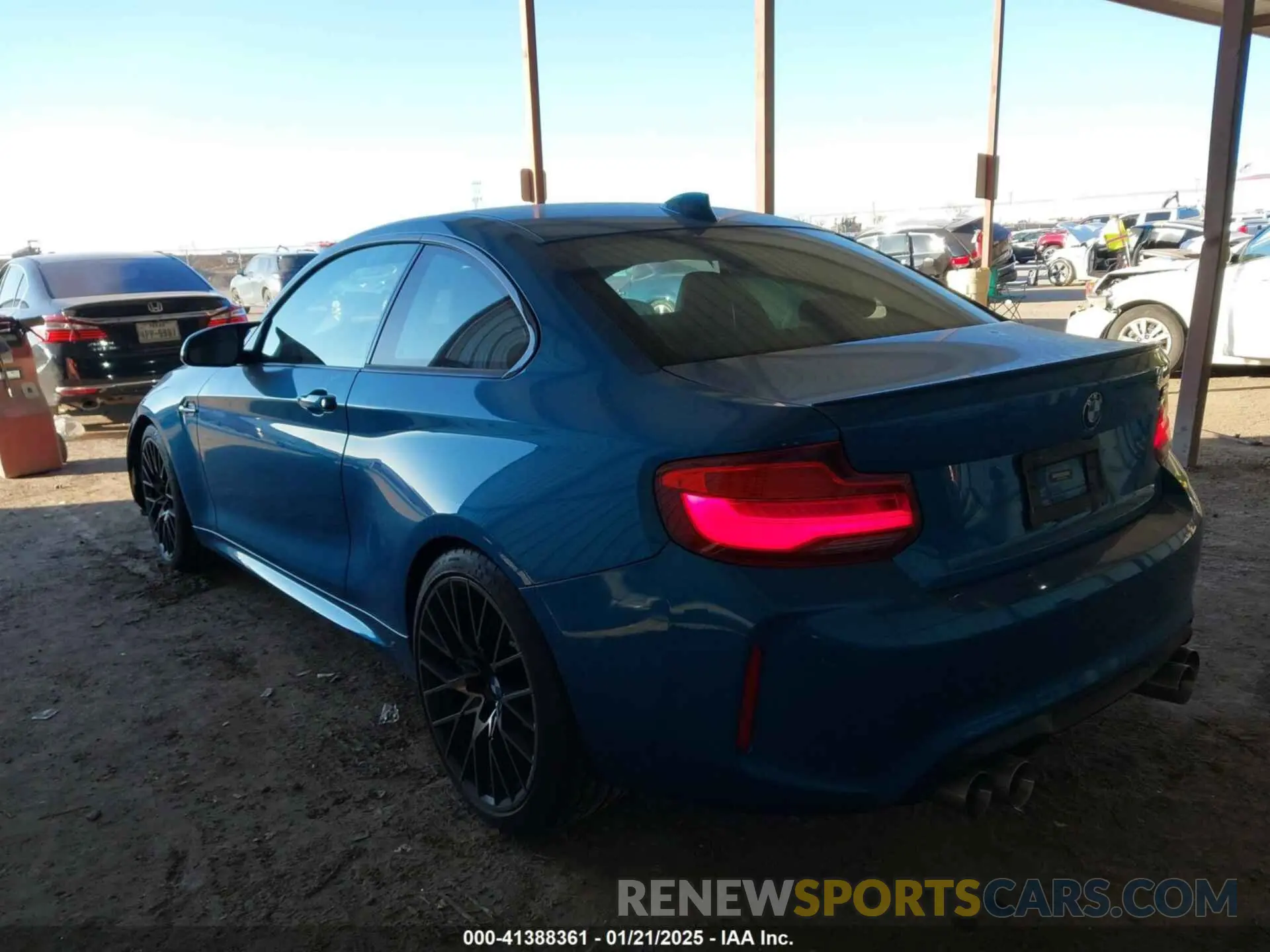 3 Photograph of a damaged car WBS2U7C58KVJ07650 BMW M2 2019