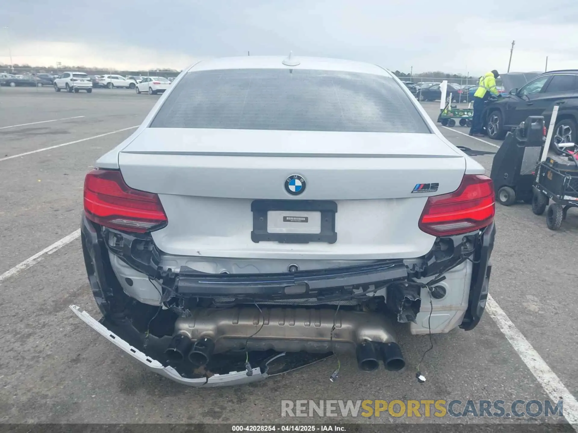 16 Photograph of a damaged car WBS2U7C00L7E66522 BMW M2 2020