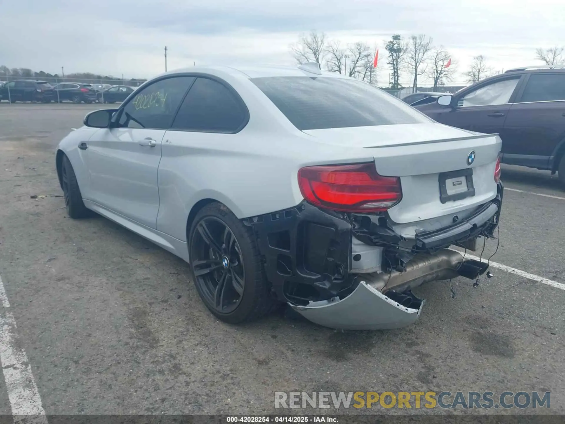 3 Photograph of a damaged car WBS2U7C00L7E66522 BMW M2 2020