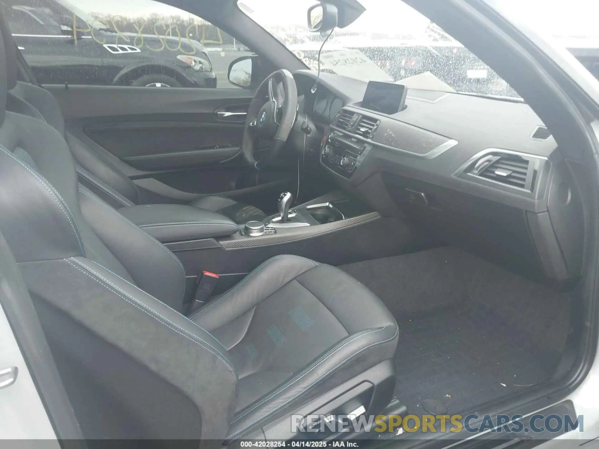 5 Photograph of a damaged car WBS2U7C00L7E66522 BMW M2 2020