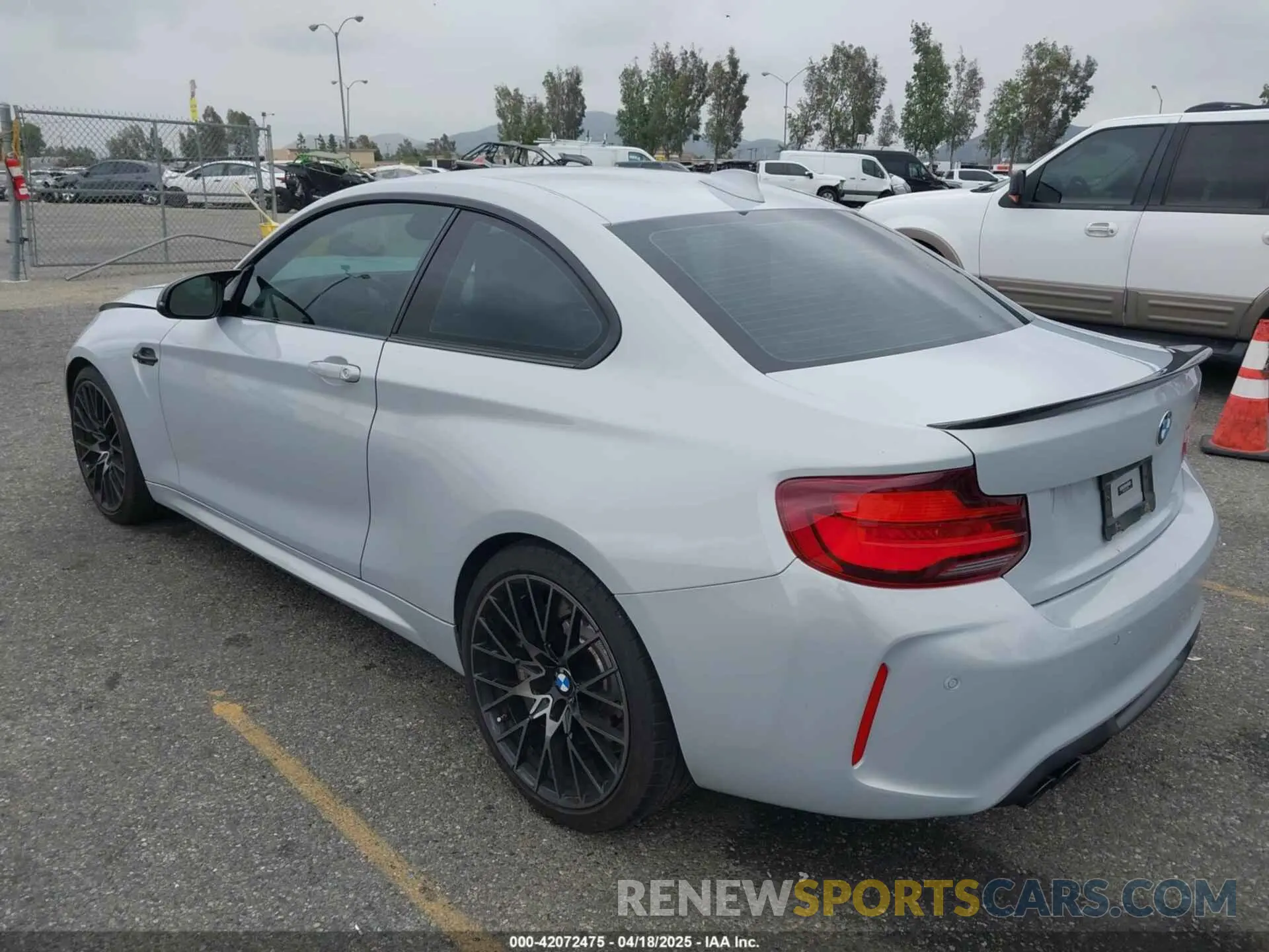 3 Photograph of a damaged car WBS2U7C03L7E39816 BMW M2 2020