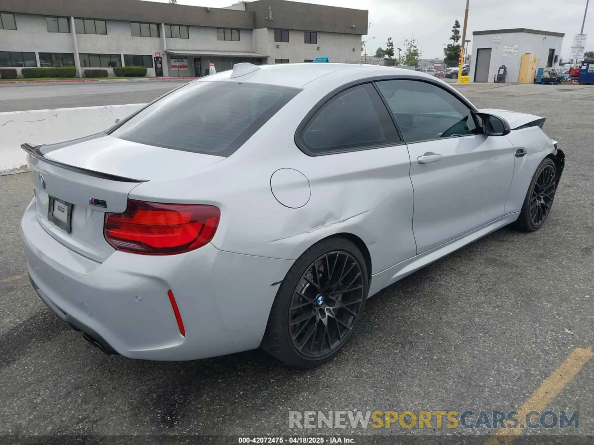 4 Photograph of a damaged car WBS2U7C03L7E39816 BMW M2 2020