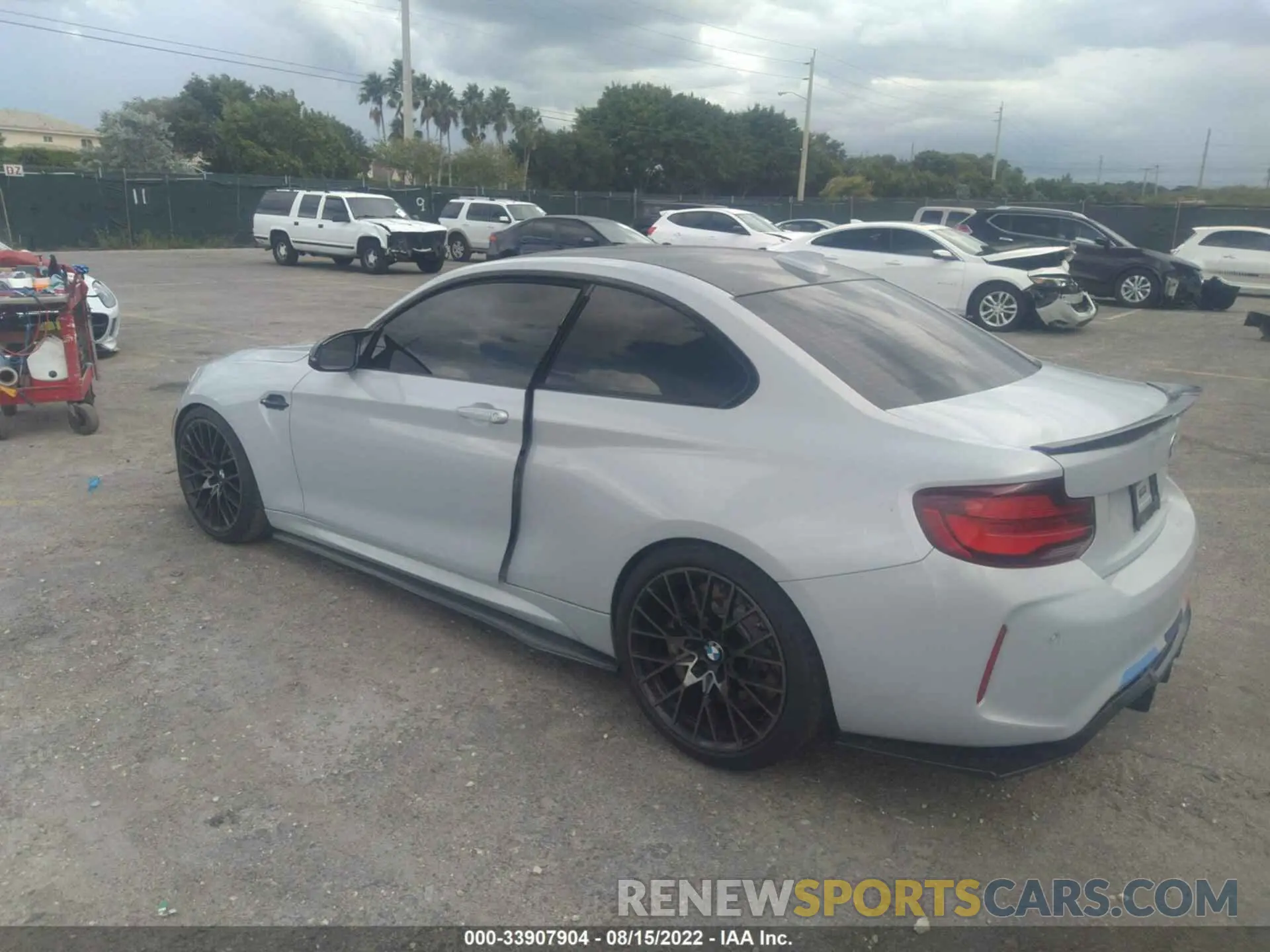 3 Photograph of a damaged car WBS2U7C0XL7E99298 BMW M2 2020