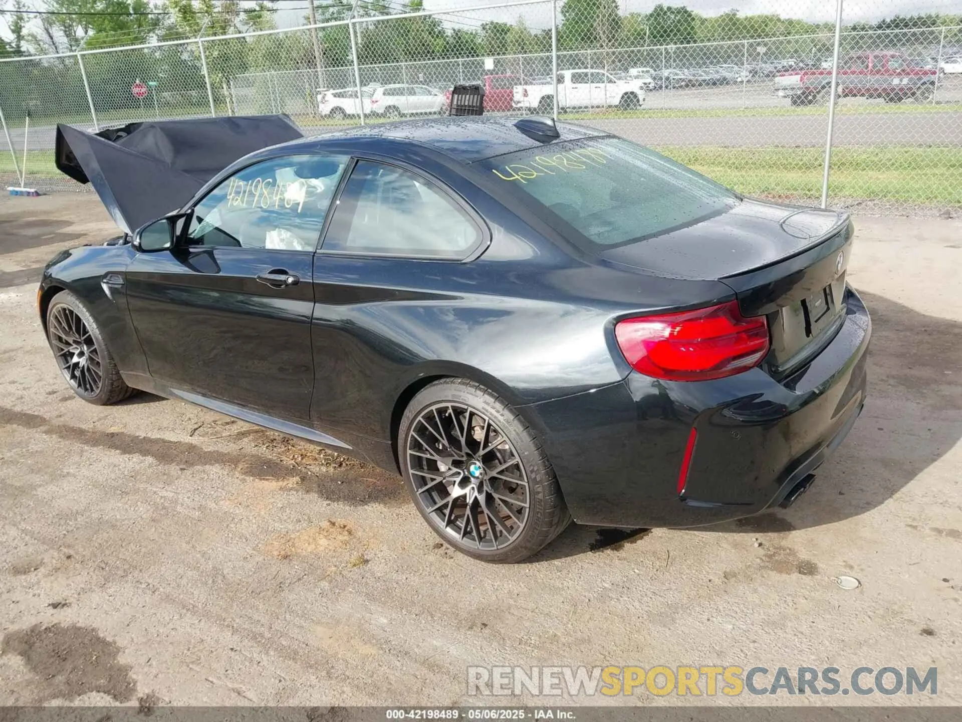 3 Photograph of a damaged car WBS2U7C00M7J64095 BMW M2 2021