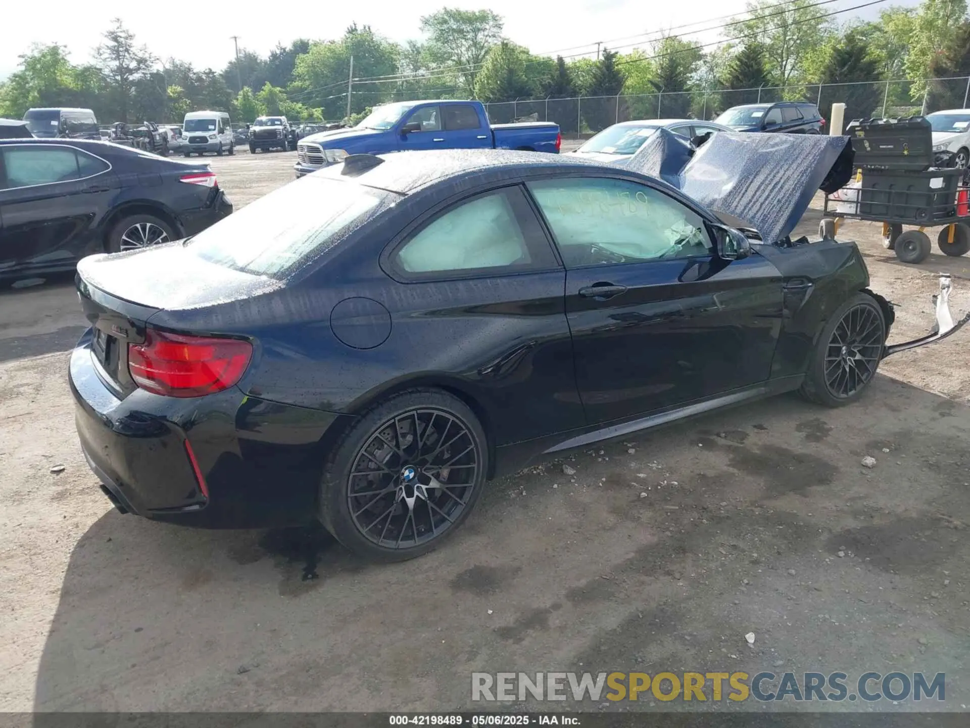 4 Photograph of a damaged car WBS2U7C00M7J64095 BMW M2 2021