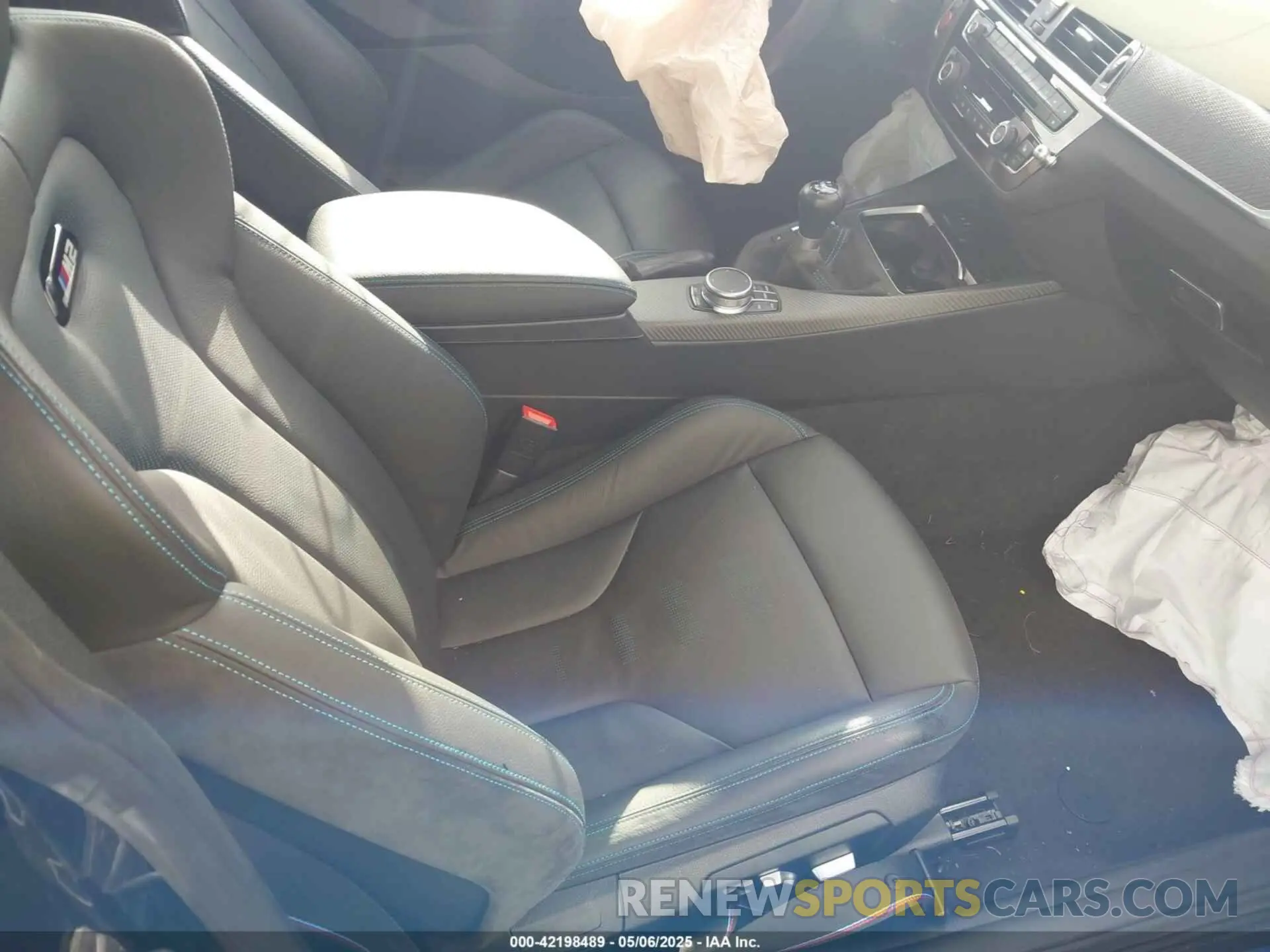 5 Photograph of a damaged car WBS2U7C00M7J64095 BMW M2 2021