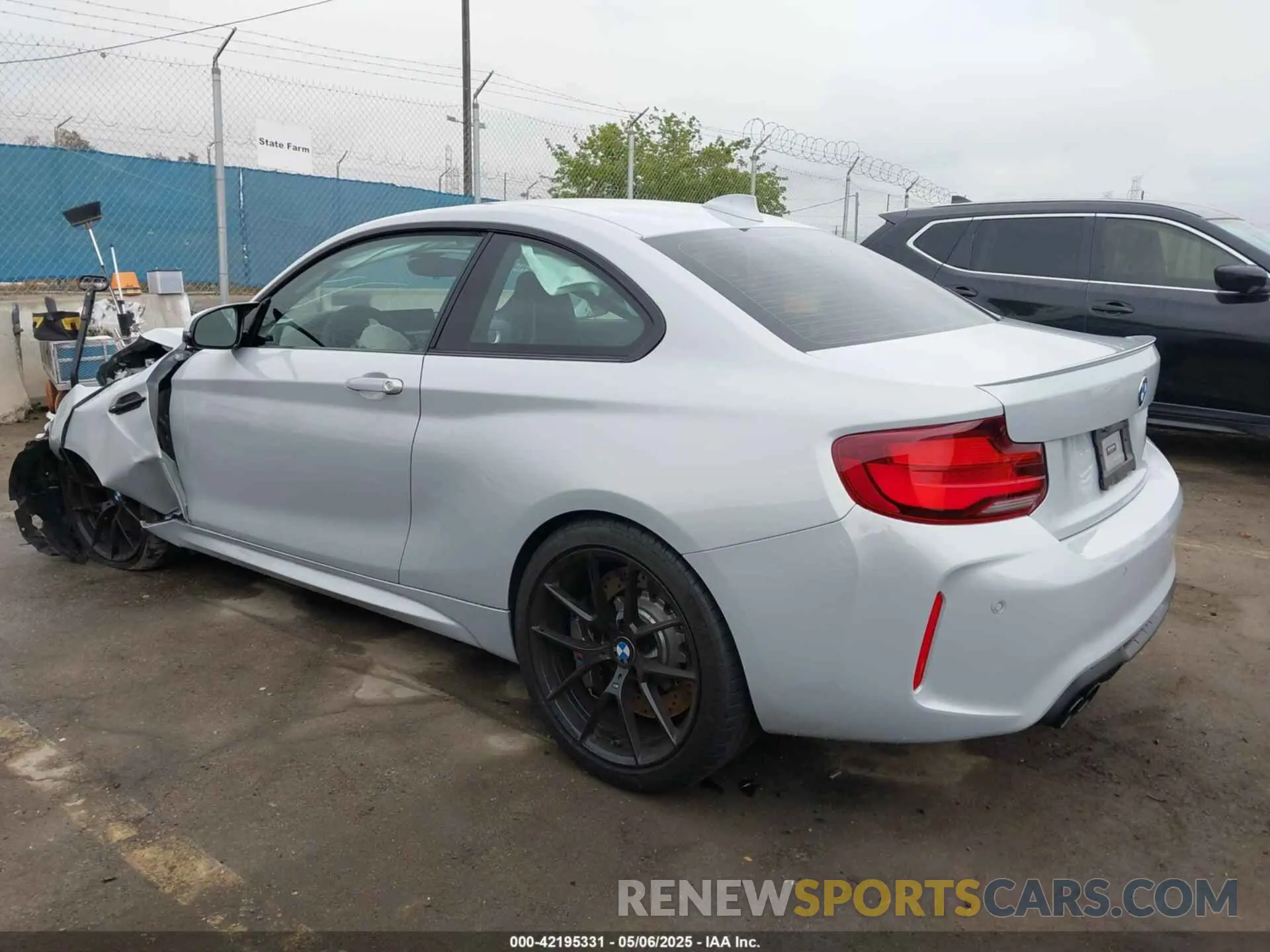 3 Photograph of a damaged car WBS2U7C01M7H72081 BMW M2 2021