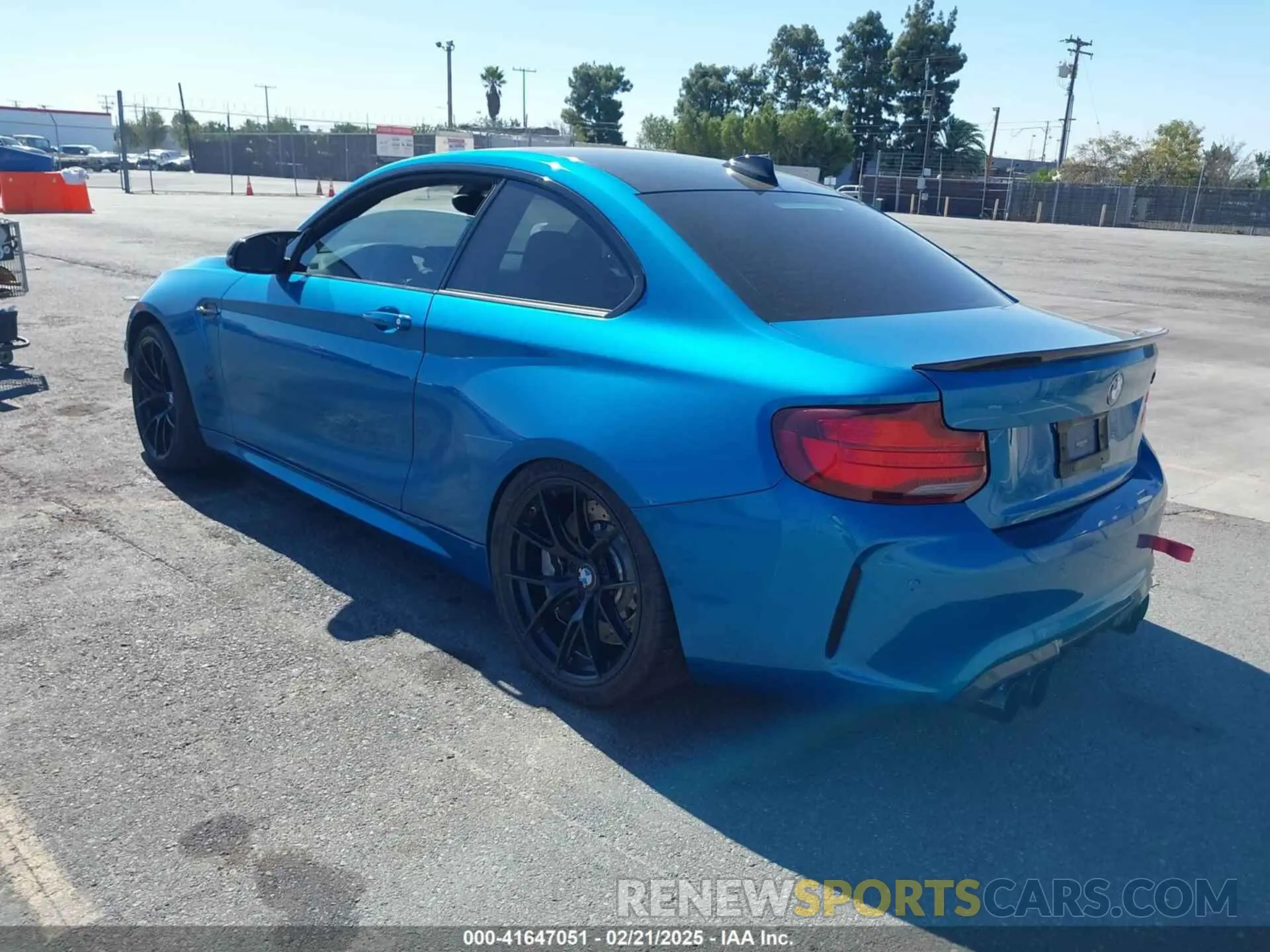 3 Photograph of a damaged car WBS2U7C08M7J67360 BMW M2 2021