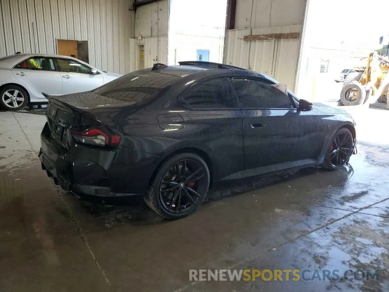 3 Photograph of a damaged car 3MW53CM08N8C49441 BMW M2 2022
