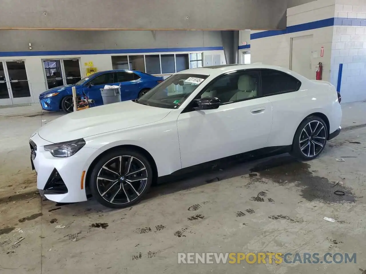1 Photograph of a damaged car 3MW53CM08N8C55028 BMW M2 2022