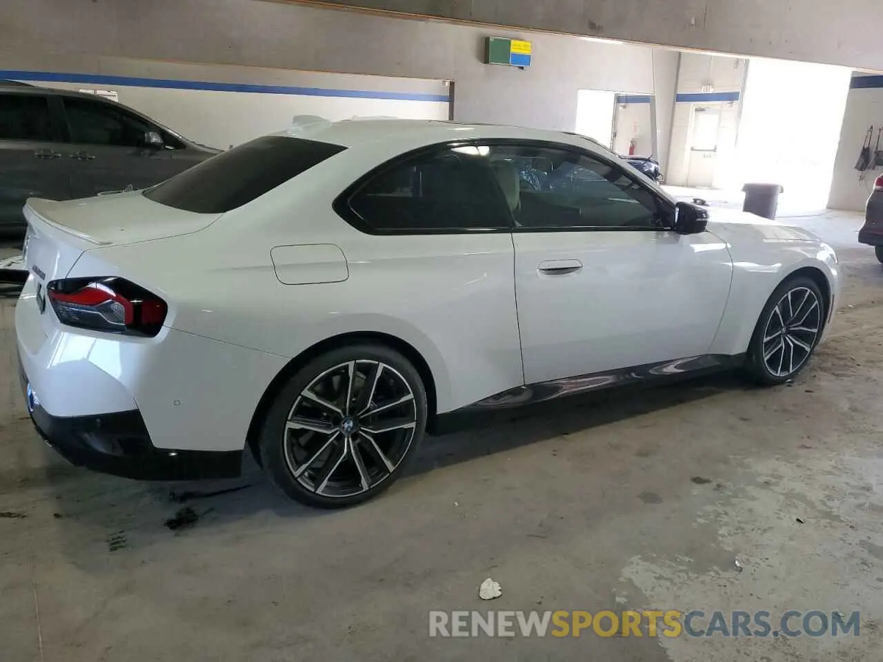 3 Photograph of a damaged car 3MW53CM08N8C55028 BMW M2 2022