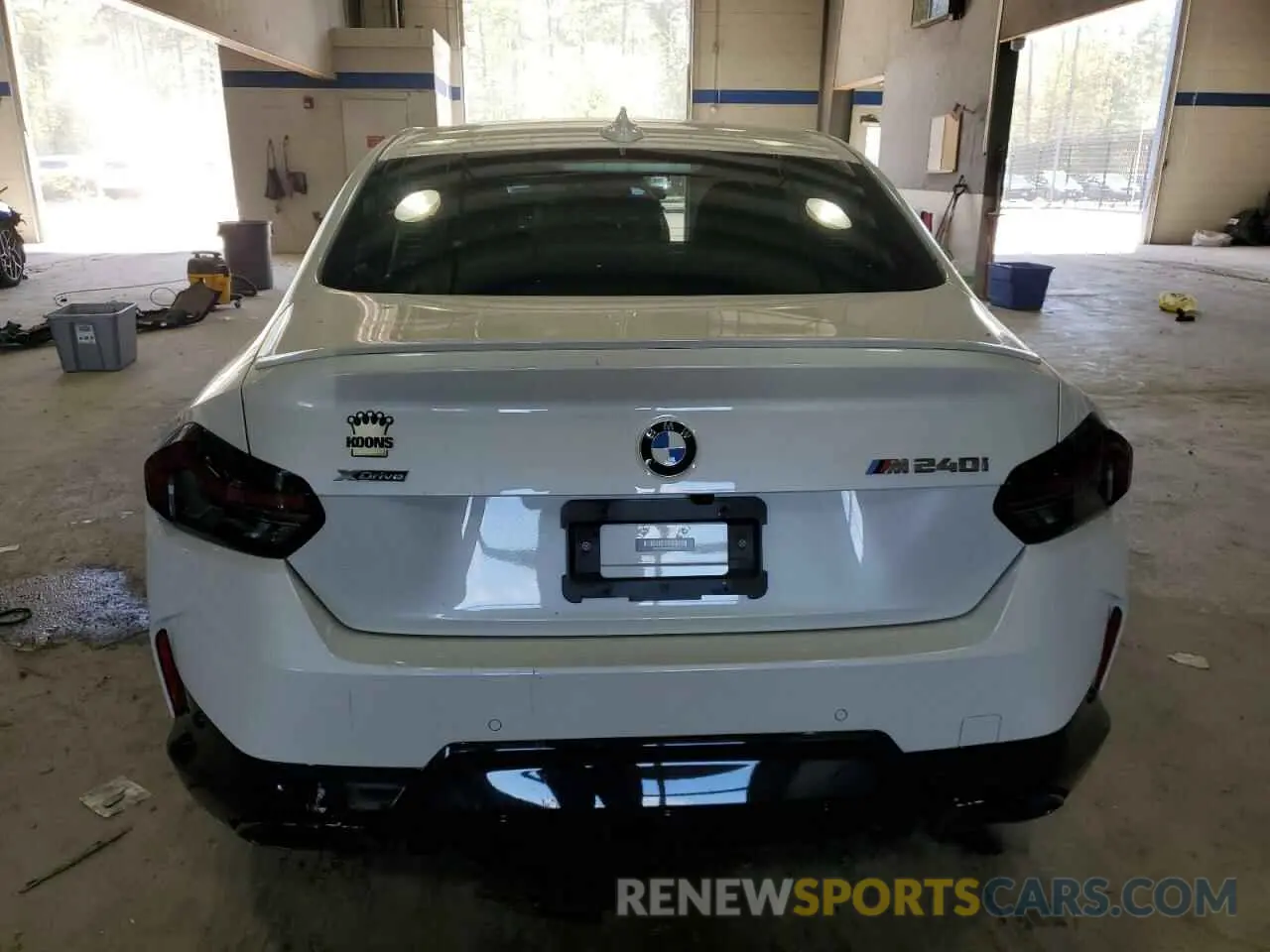 6 Photograph of a damaged car 3MW53CM08N8C55028 BMW M2 2022