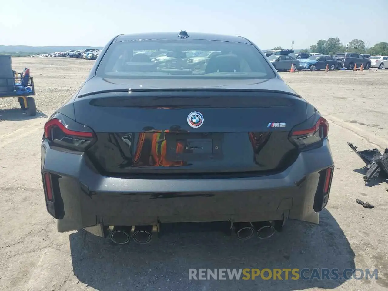 6 Photograph of a damaged car 3MF13DM08P8D39910 BMW M2 2023