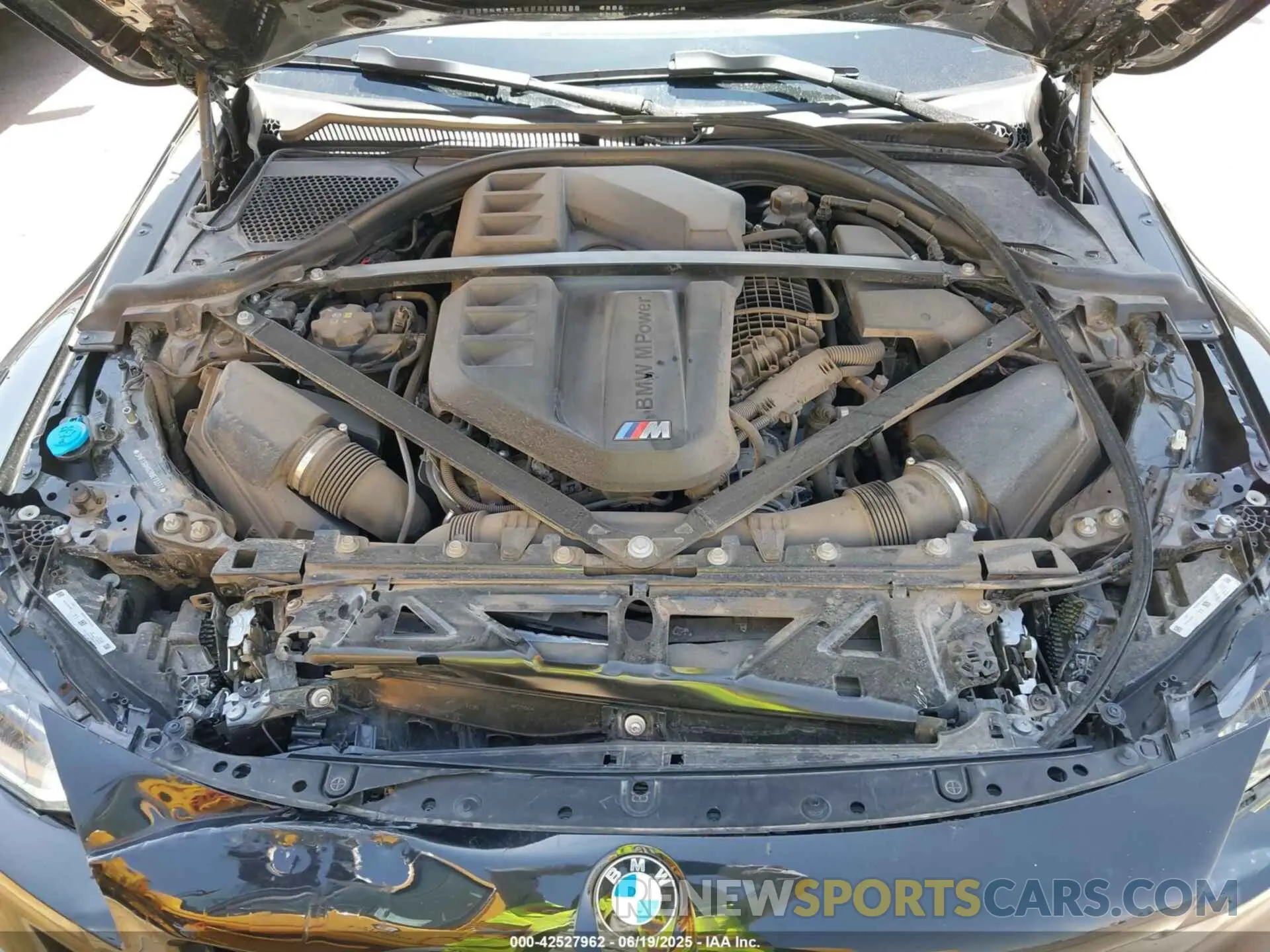 10 Photograph of a damaged car 3MF13DM02R8E73377 BMW M2 2024
