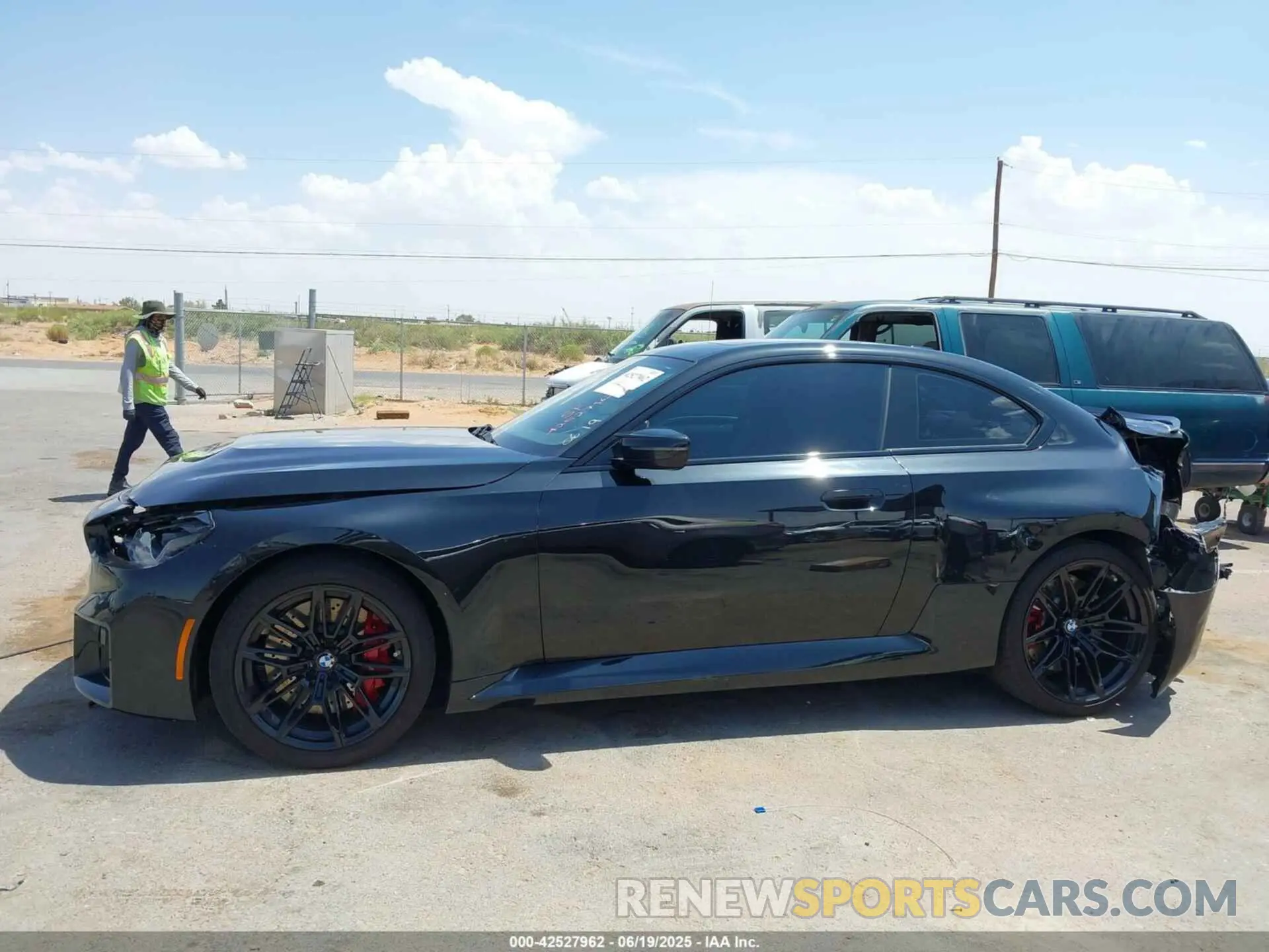 14 Photograph of a damaged car 3MF13DM02R8E73377 BMW M2 2024