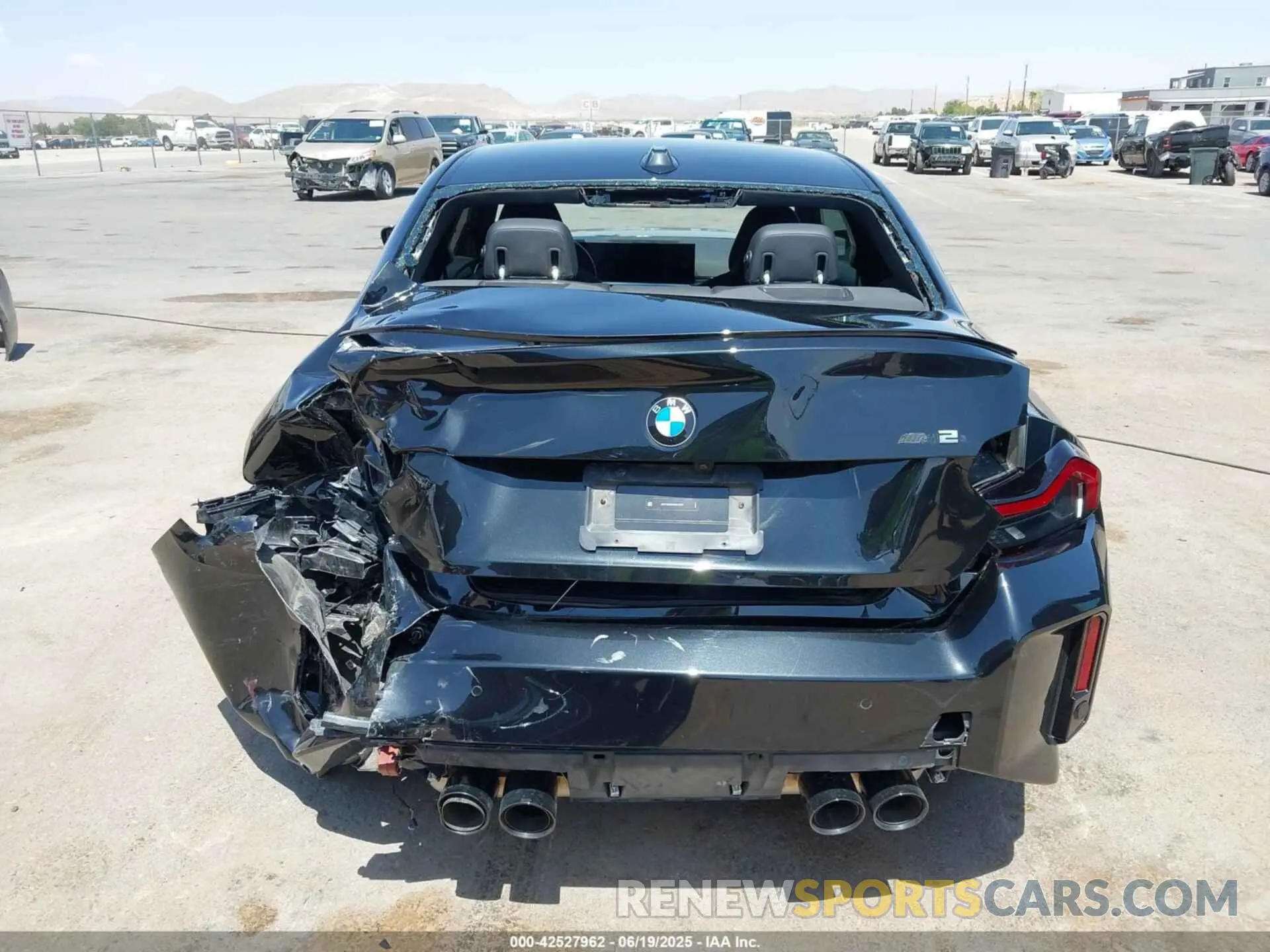 16 Photograph of a damaged car 3MF13DM02R8E73377 BMW M2 2024