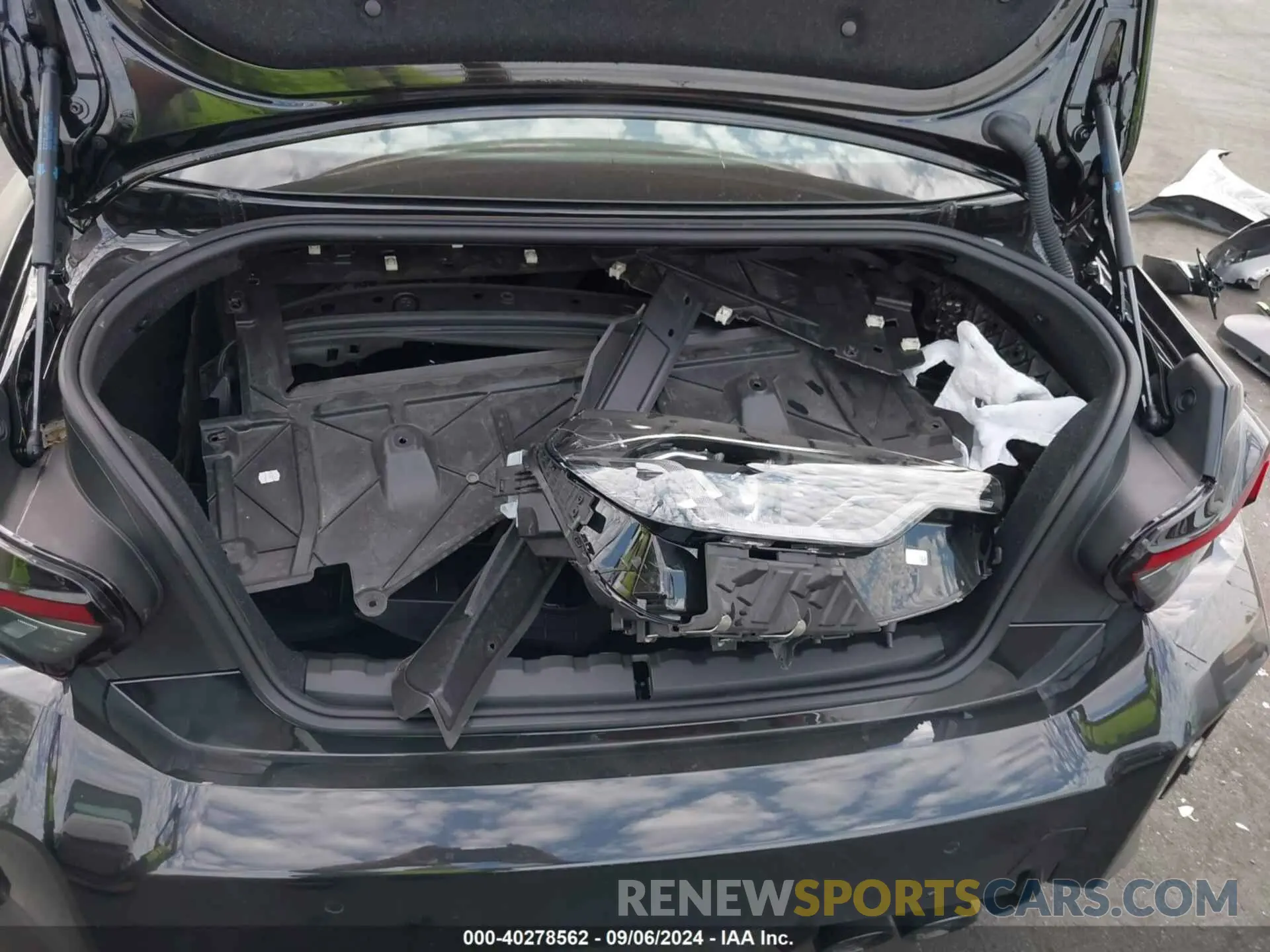 12 Photograph of a damaged car 3MF13DM04R8E14430 BMW M2 2024