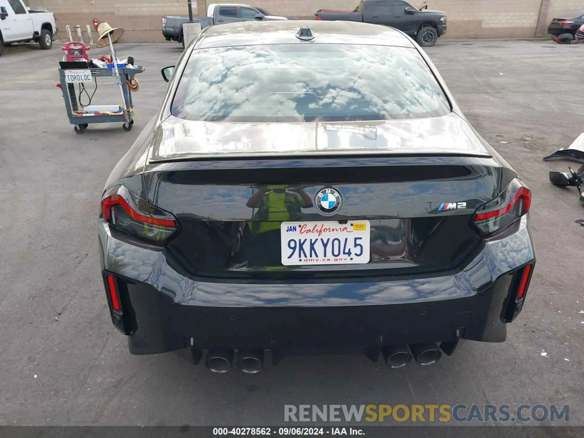 17 Photograph of a damaged car 3MF13DM04R8E14430 BMW M2 2024