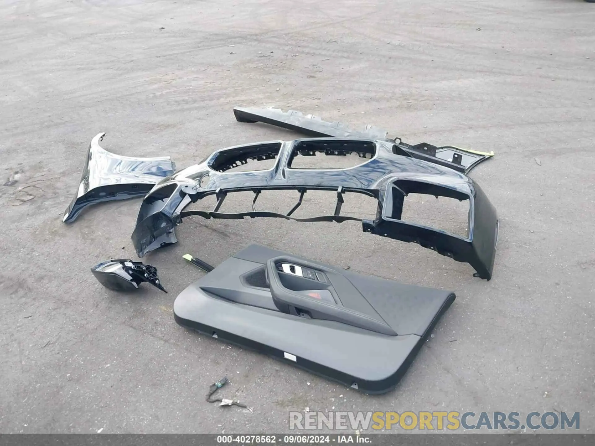 18 Photograph of a damaged car 3MF13DM04R8E14430 BMW M2 2024