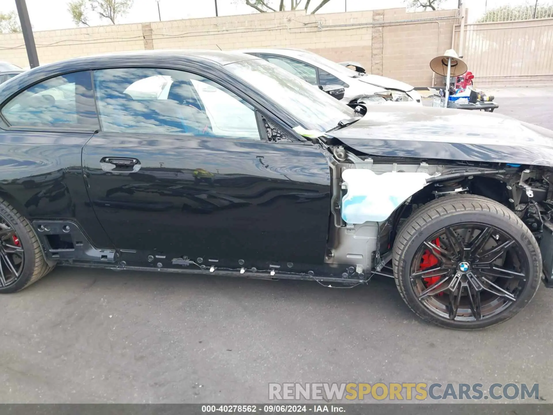 19 Photograph of a damaged car 3MF13DM04R8E14430 BMW M2 2024