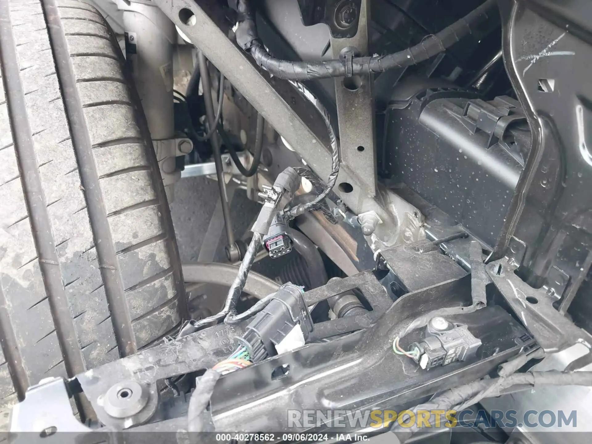 20 Photograph of a damaged car 3MF13DM04R8E14430 BMW M2 2024